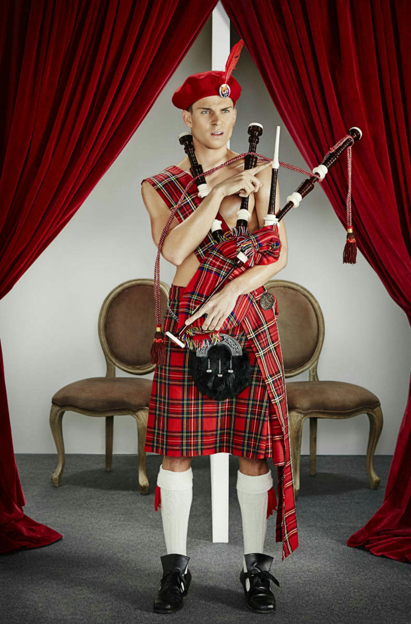 joey-essex-naked-scottish-bagpipes-kilt