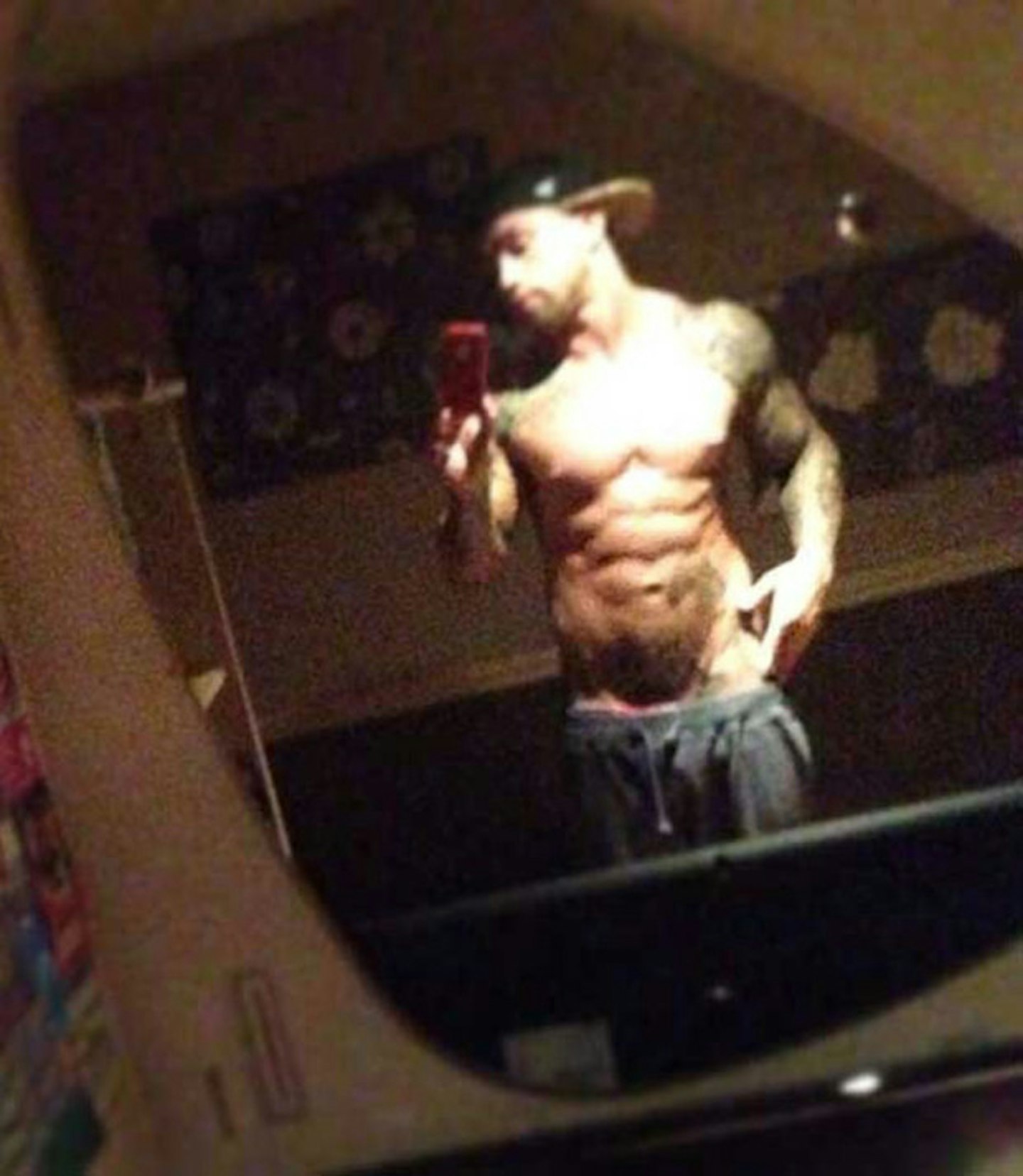 anthony-suminski-topless-selfie-the-valleys