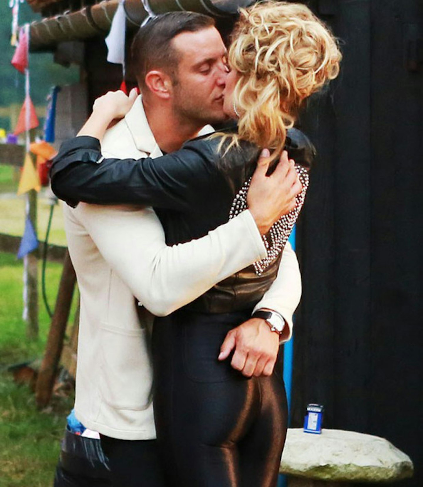 Elliott Wright, Chloe Sims