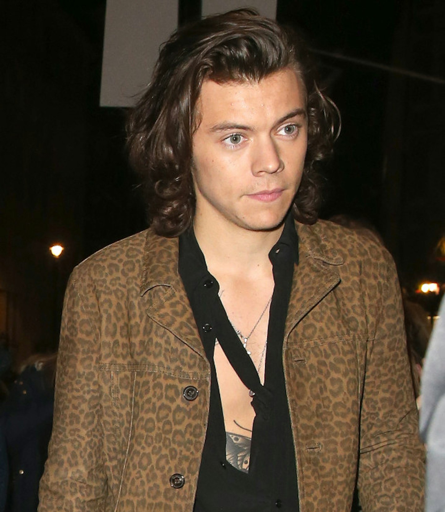 harry-styles-brown-coat-black-shirt