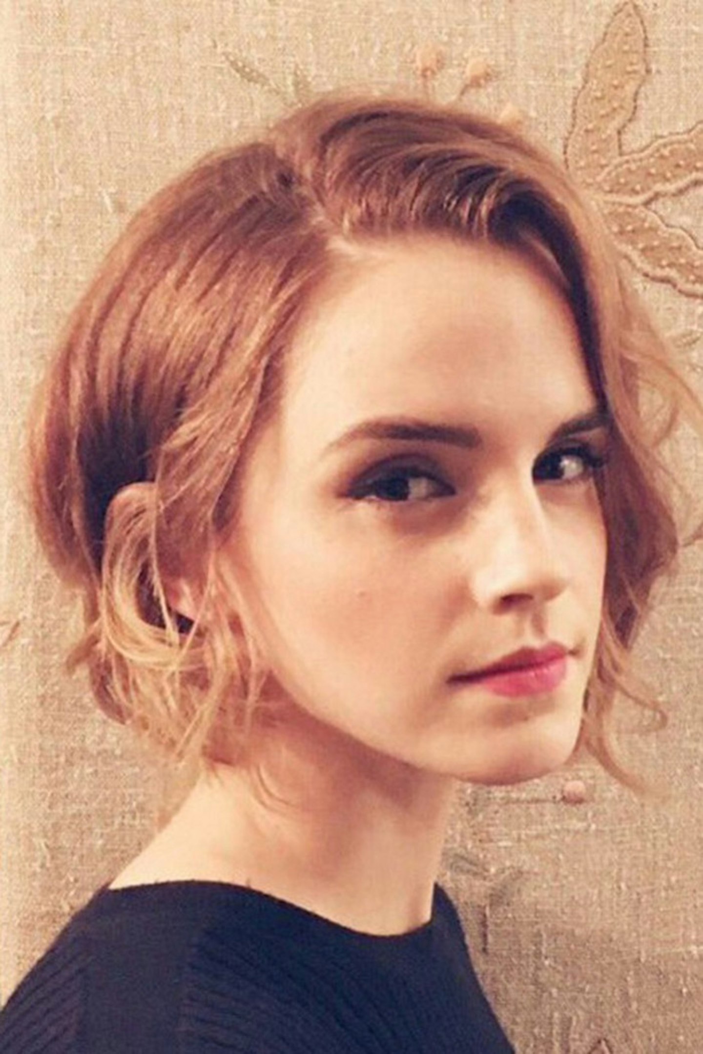 emma-watson-just-chopped-off-her-hair-1588283-1449611916.640x0c