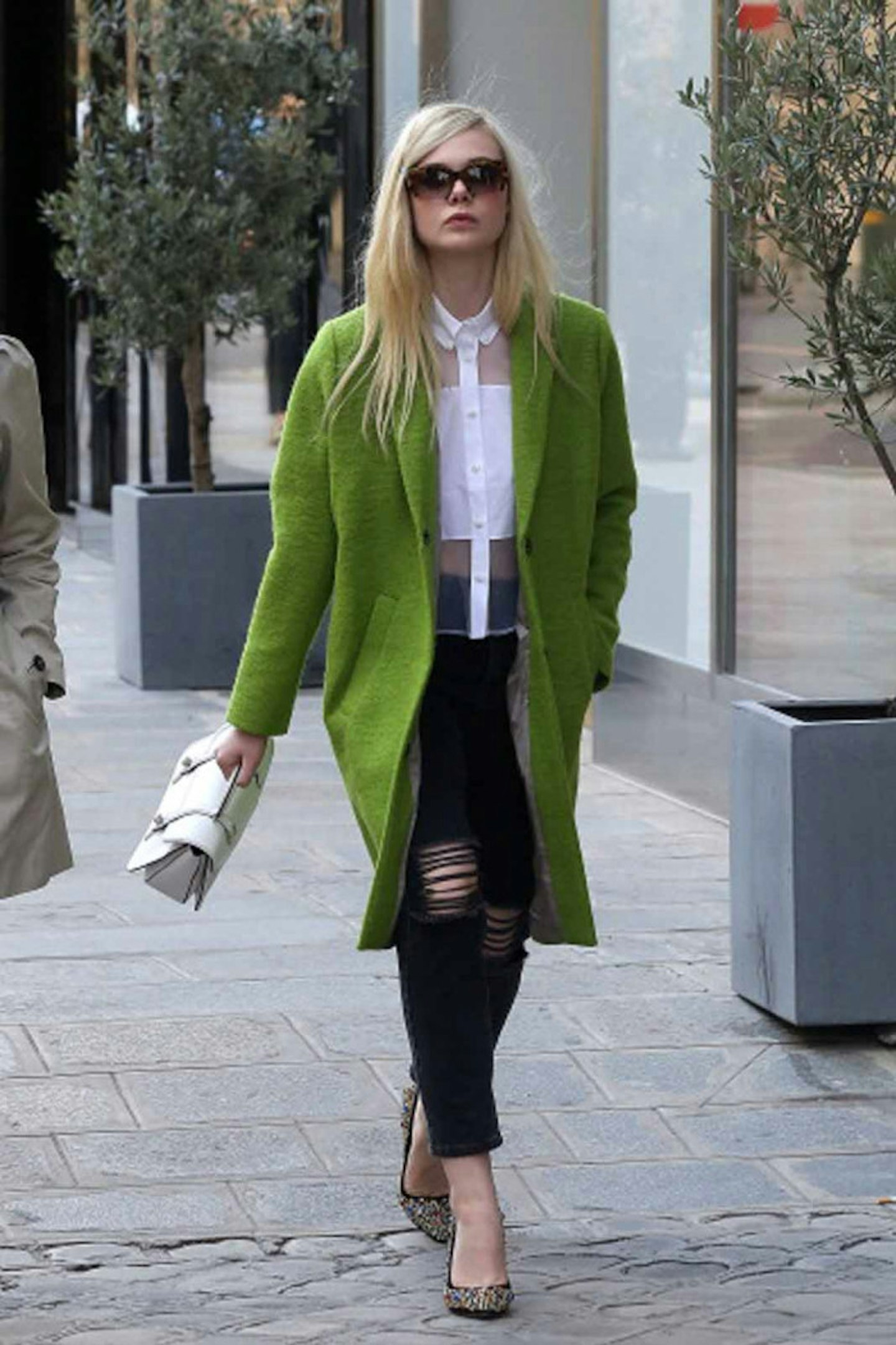 Elle Fanning style green coat ripped jeans