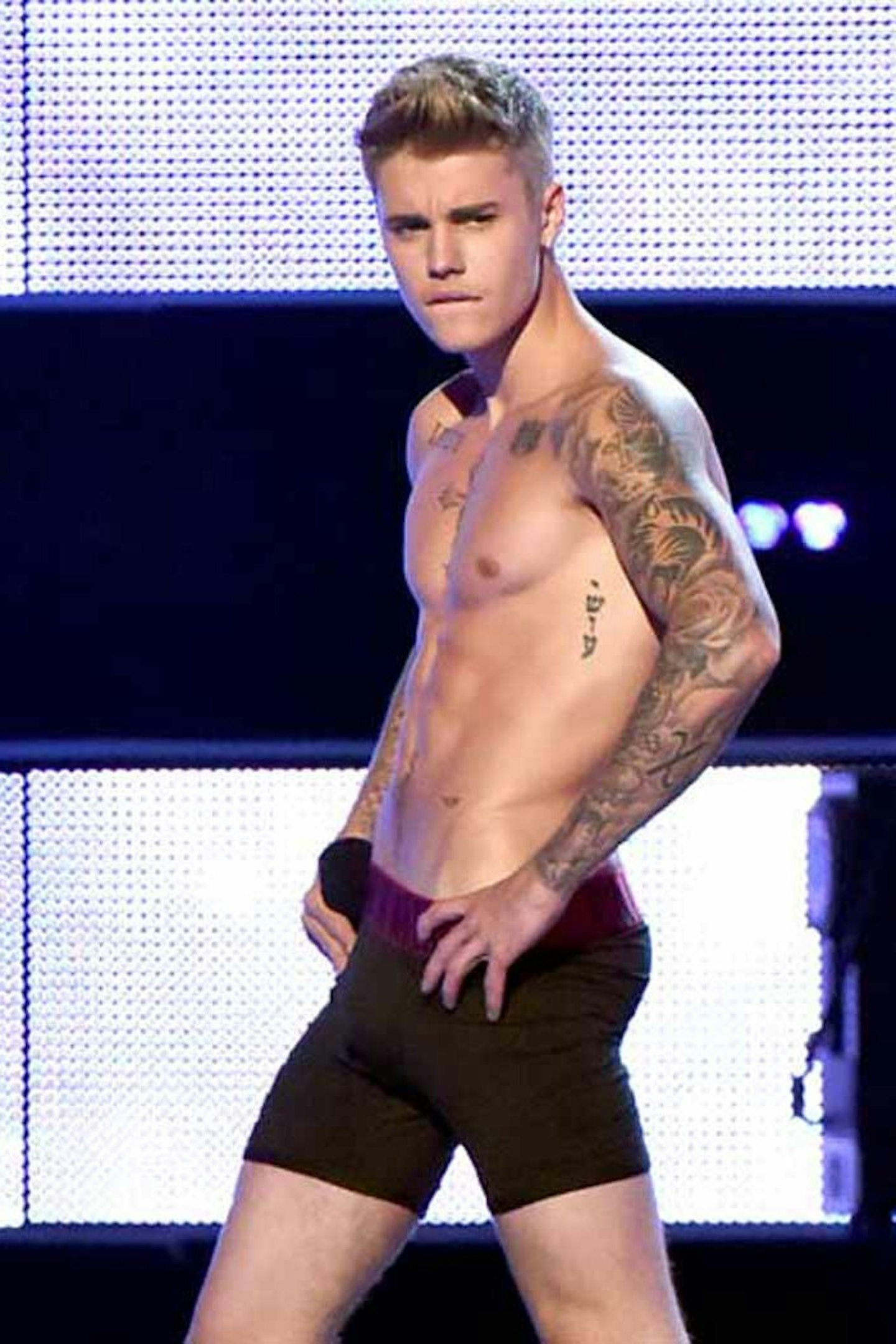 Justin Bieber strips off on stage at Fashion Rocks