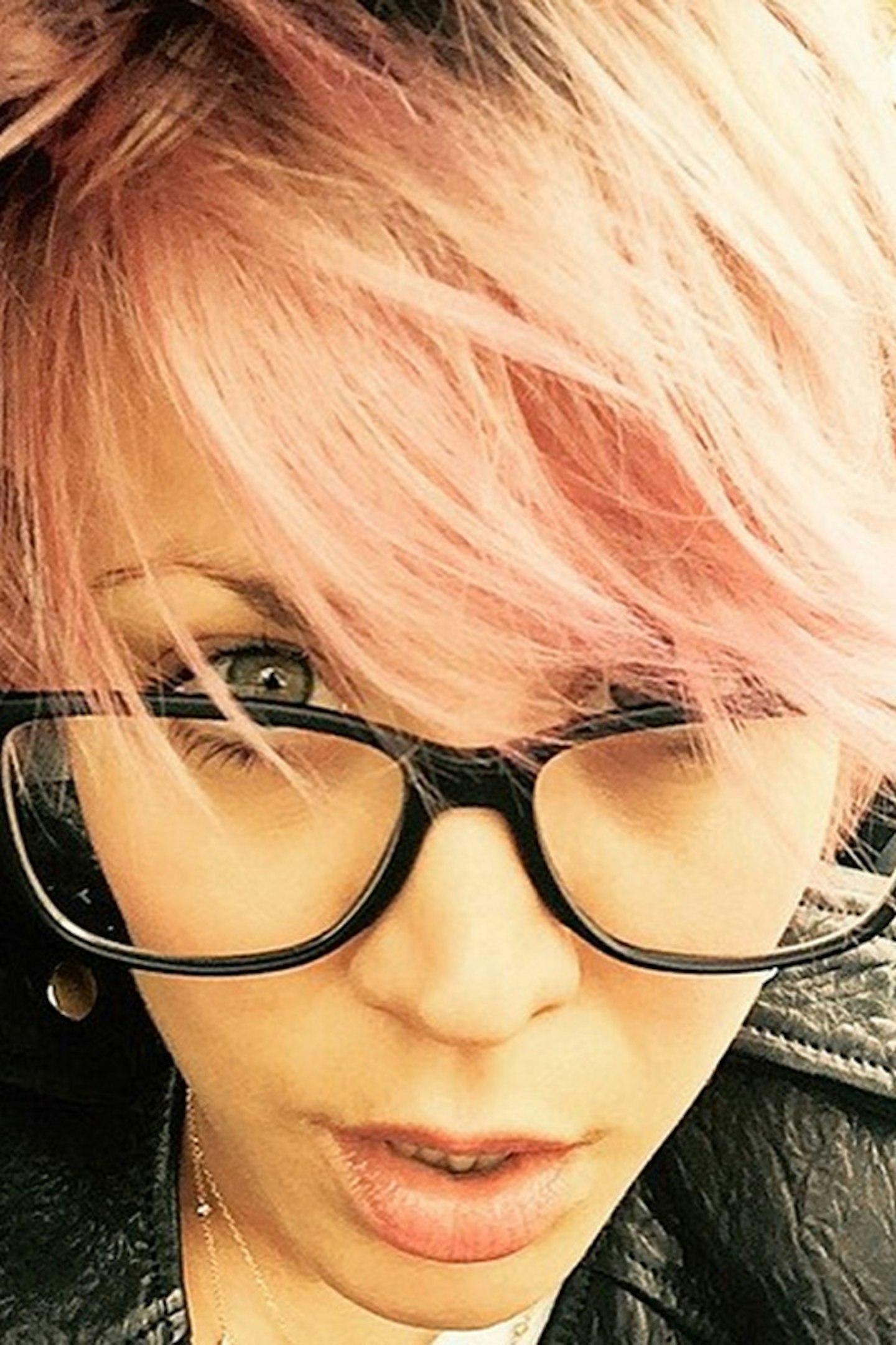 Kailey-Cuoco-pink-hair