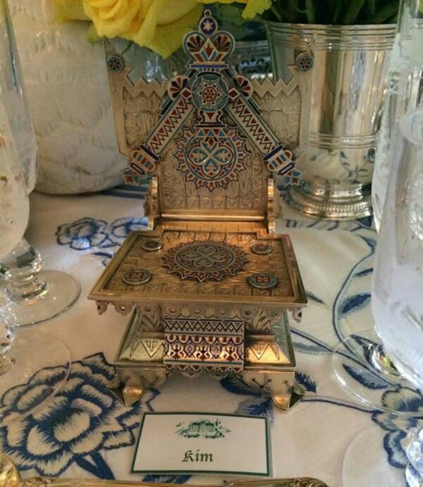 Kim-Kardashian-wedding-table-setting