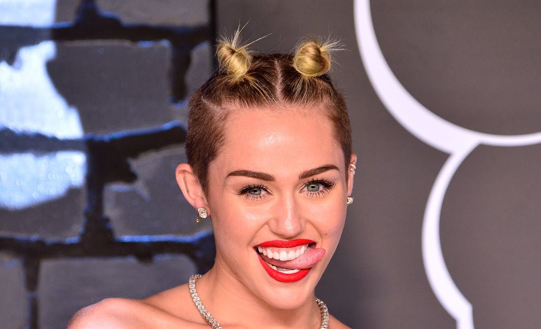 Miley Cyrus To Host This Year’s VMAs Grazia