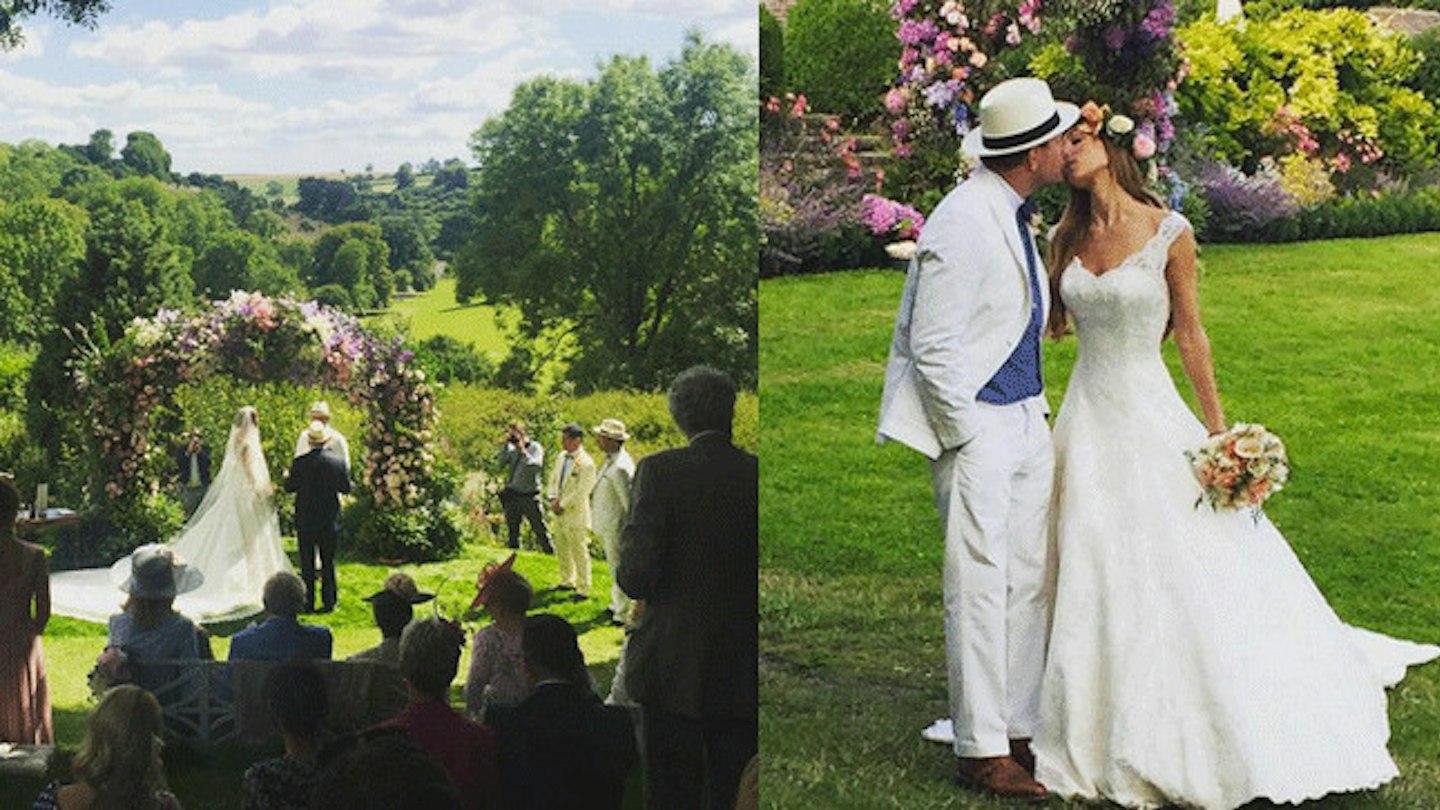 Jake Ritchie Wedding Jacqui Ritchie Wedding Jacqui Ainsley And Guy Ritchie Kiss In Wedding
