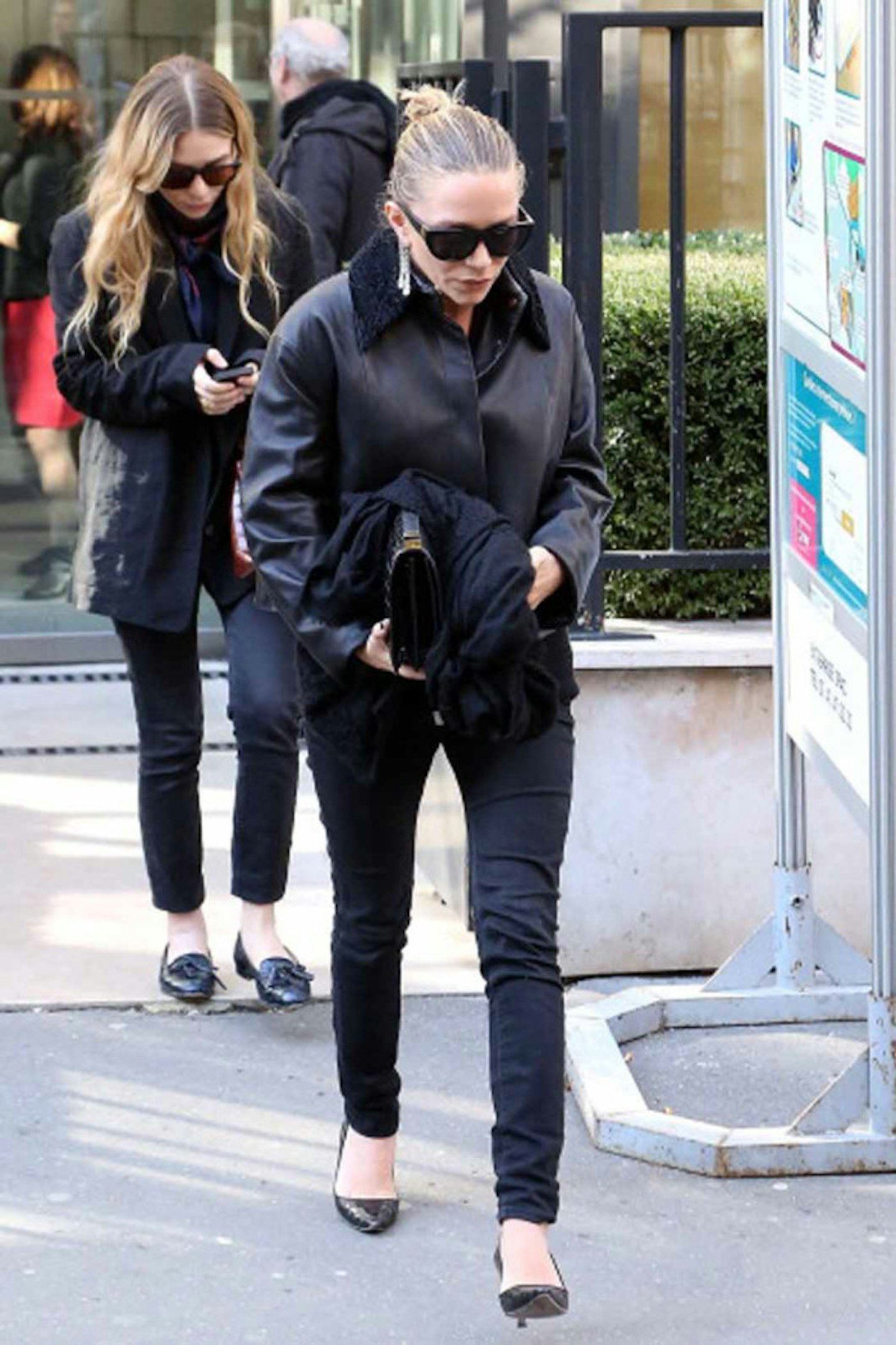 Ashley Olsen style 2014 black jeans leather jacket fur collar