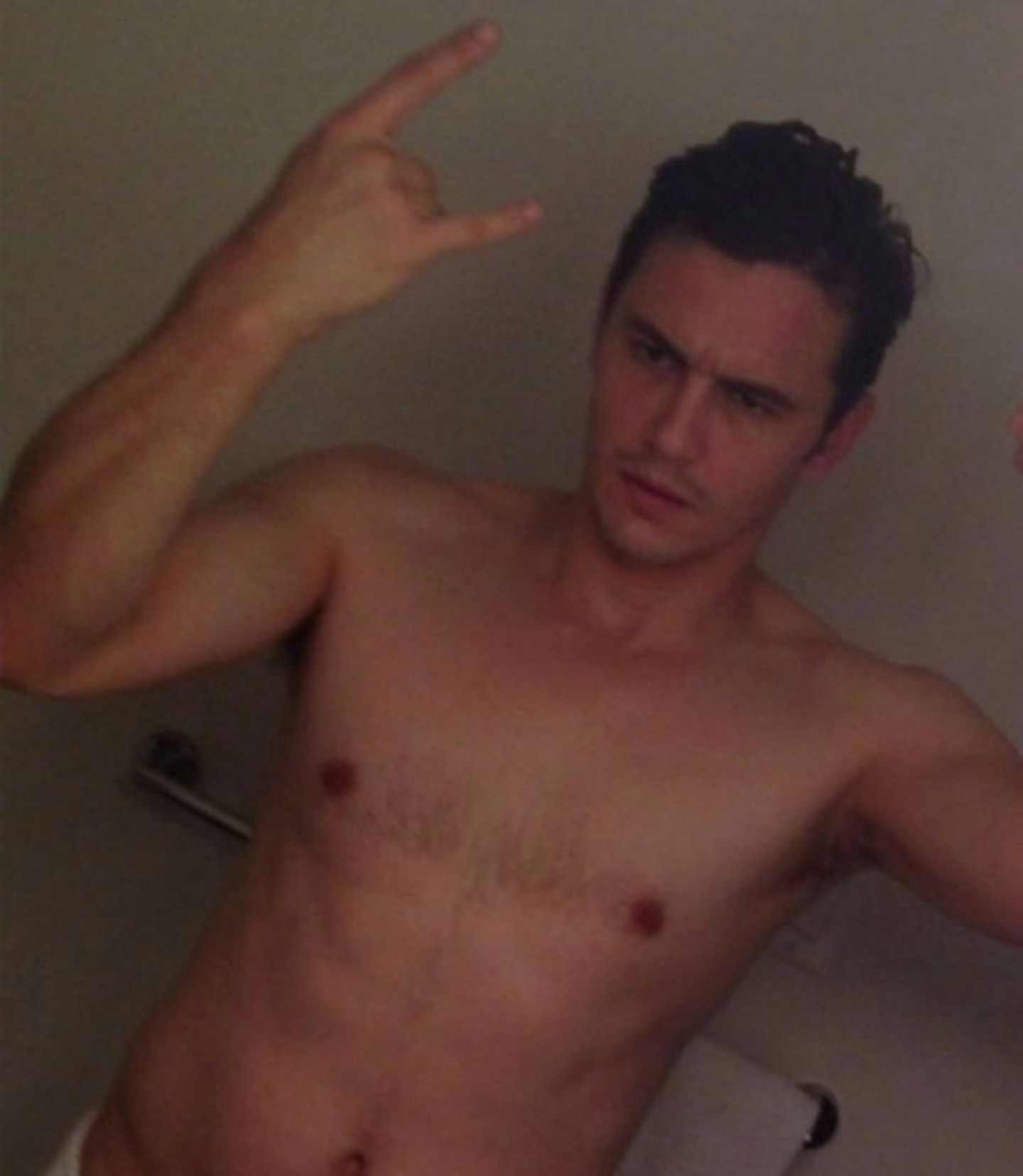 james-franco-naked-topless-selfie