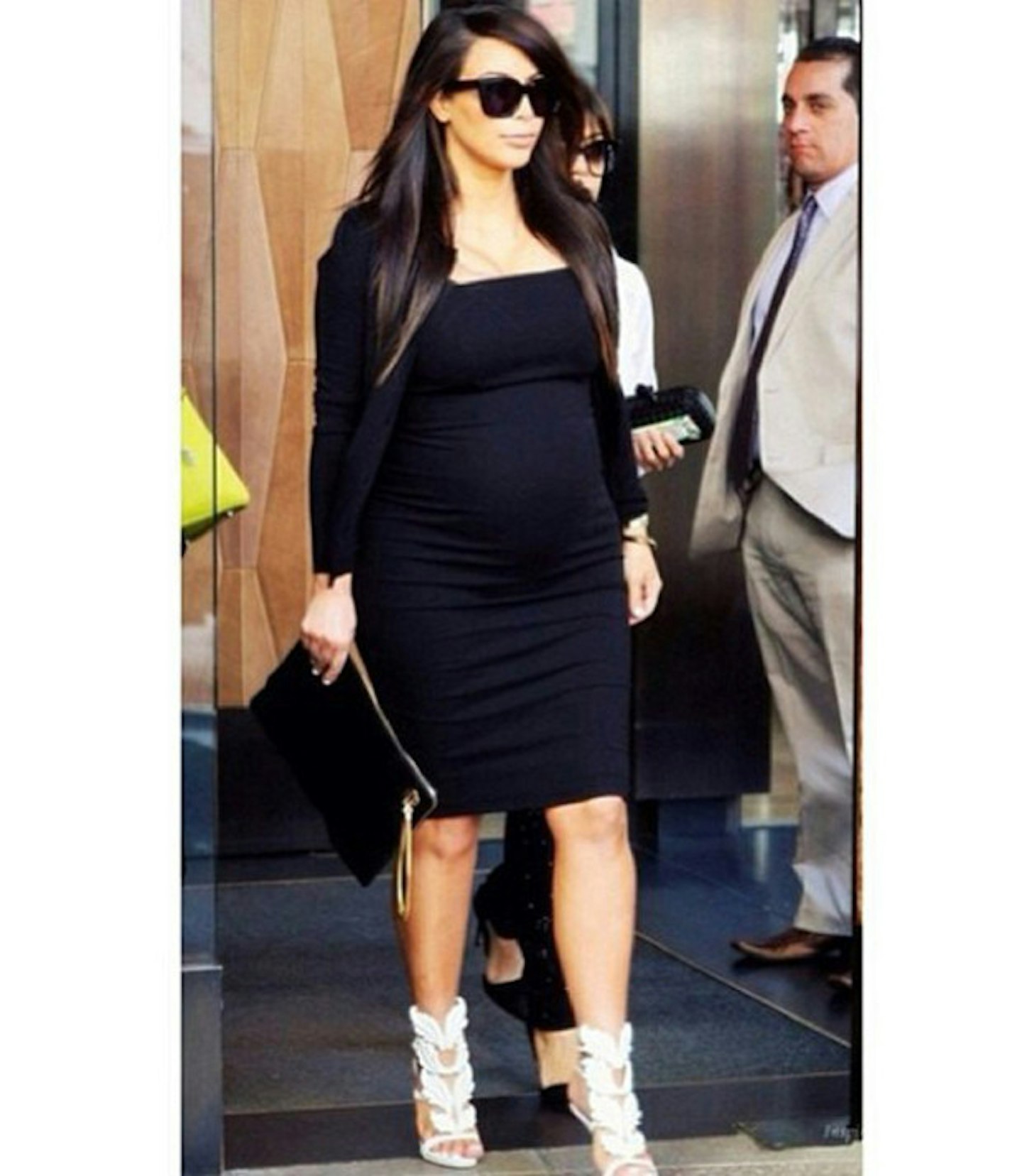 kim-kardashian-black-dress-paparazzie-shot