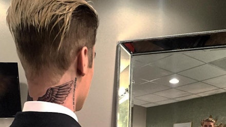 Justin Bieber gets HUGE tattoo on his neck (just like David Beckham!) |  Celebrity | Heat
