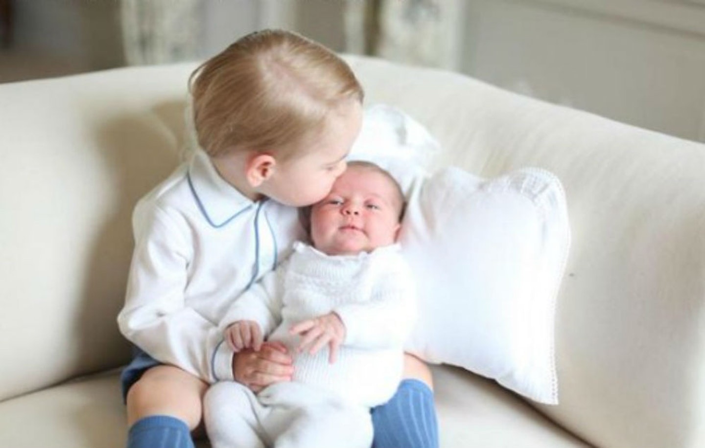 prince-george-kisses-princess-charlotte