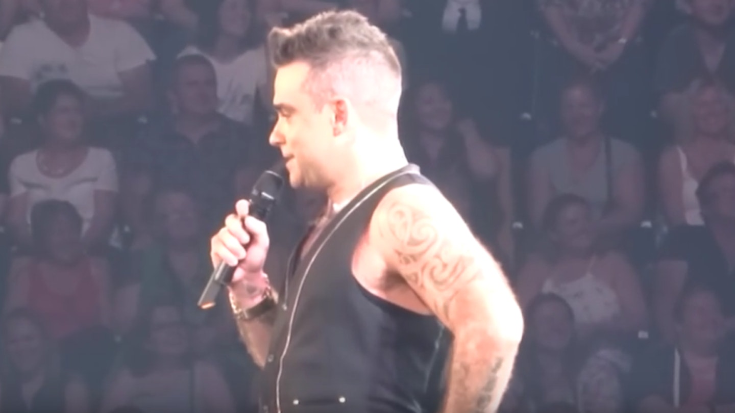 Robbie Williams flirts with 15-year-old girl