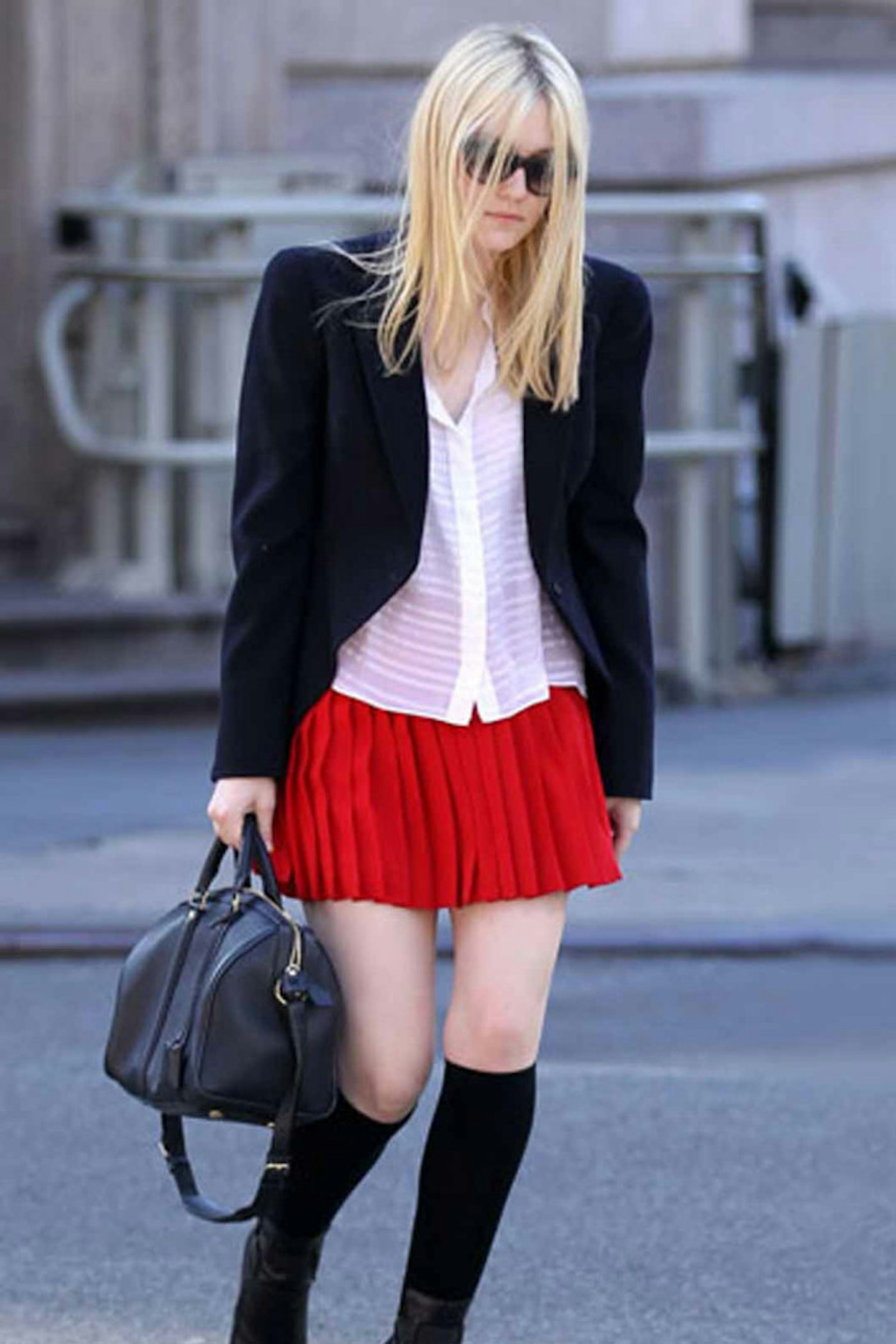 Dakota Fanning style black blazer red pleated skirt