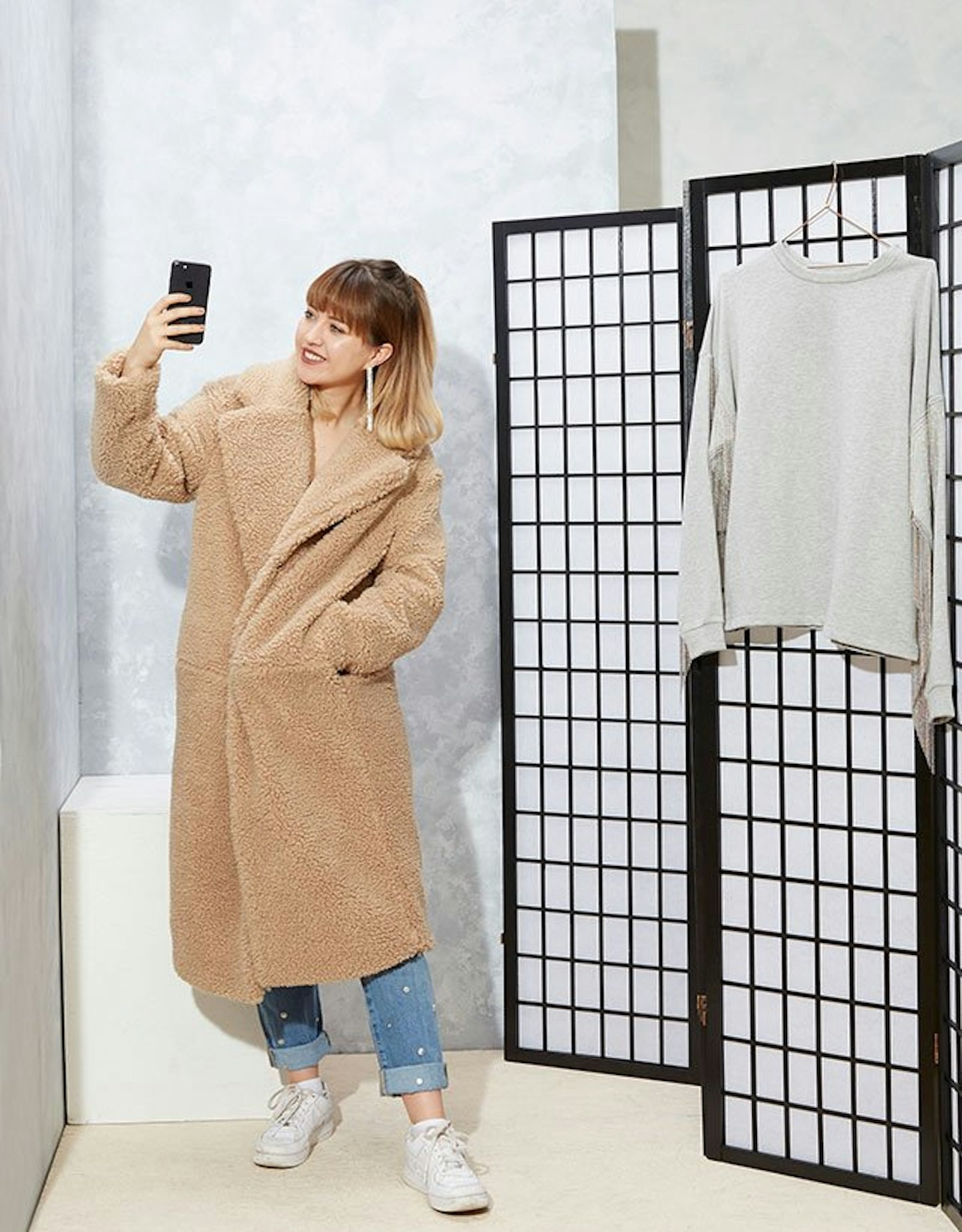 Changing-room-selfies-h-and-m-fashon-brands-high-street-The-Coat