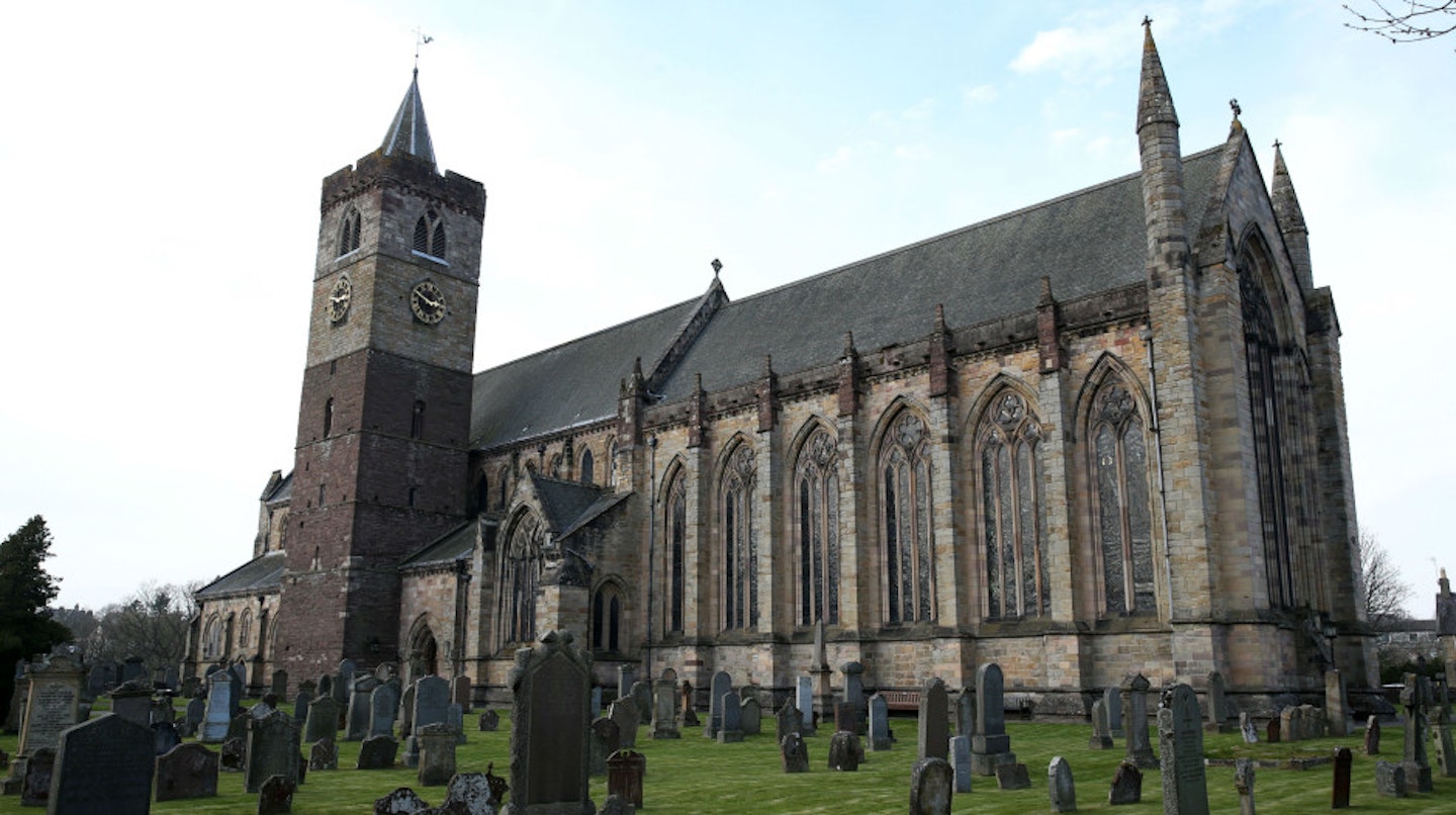 andy-murray-wedding-dunblane-cathedral-outside