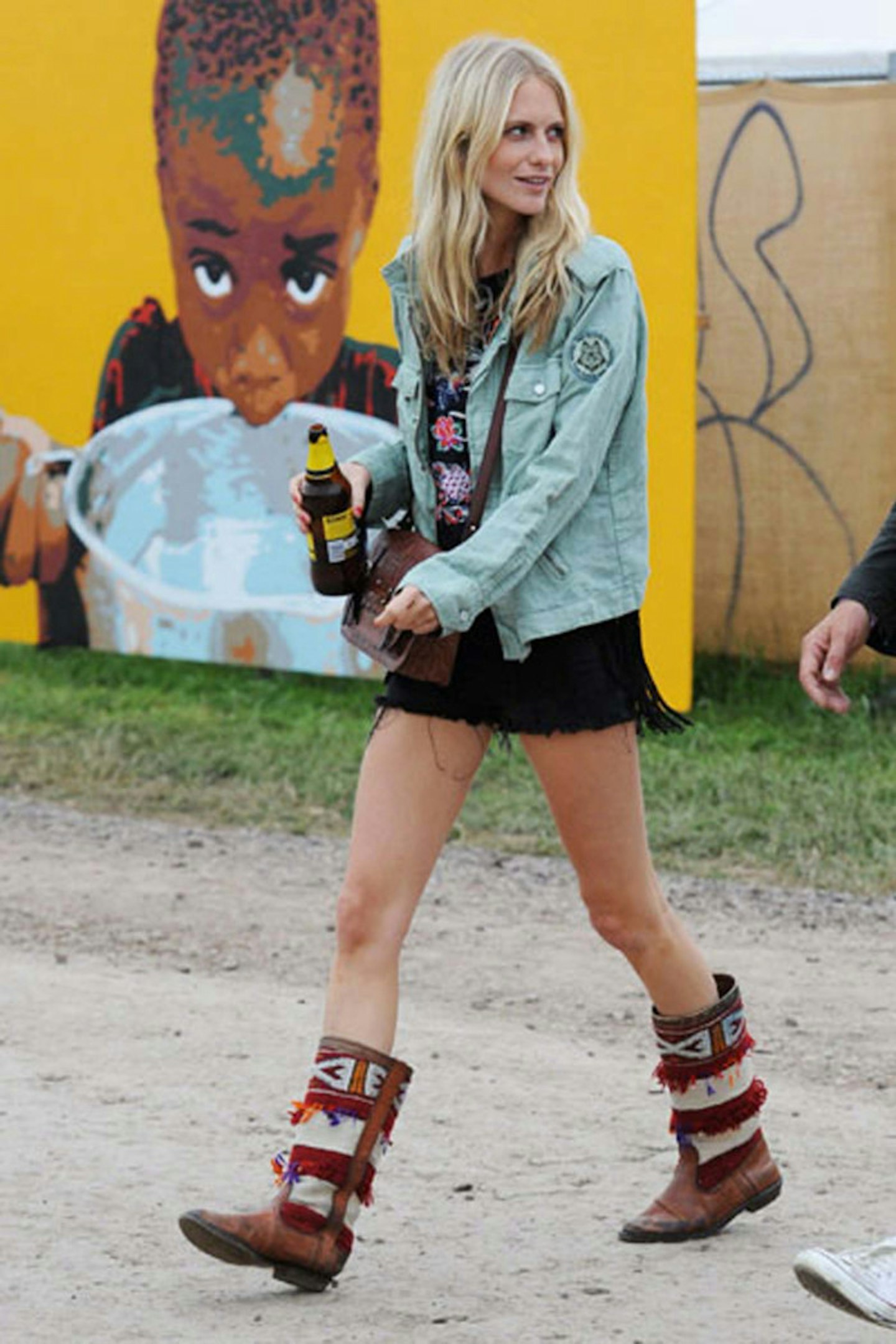 GALLERY >> What To Wear To Glasto, Delevingne Style!