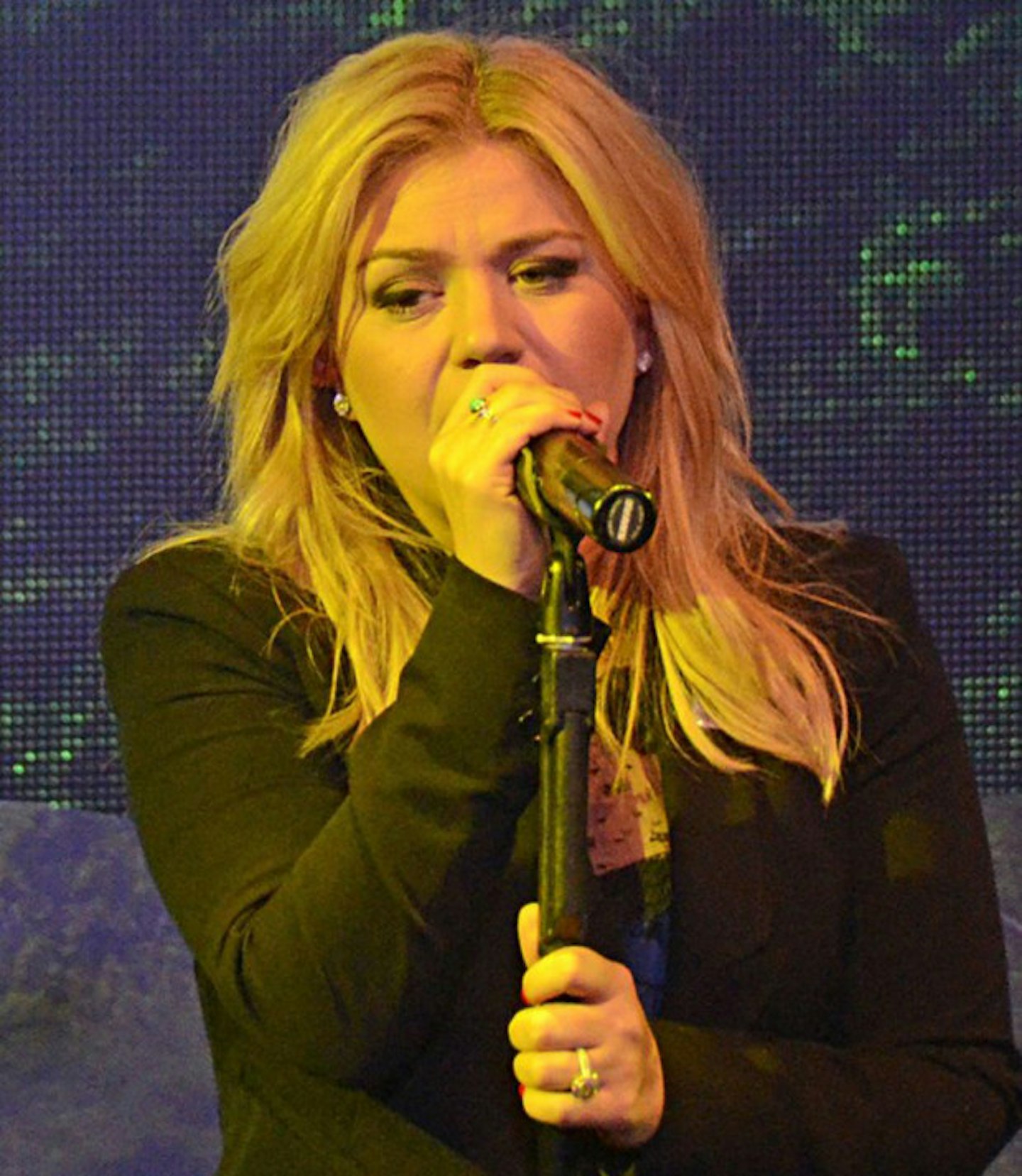 kelly-clarkson-engagement-ring-1