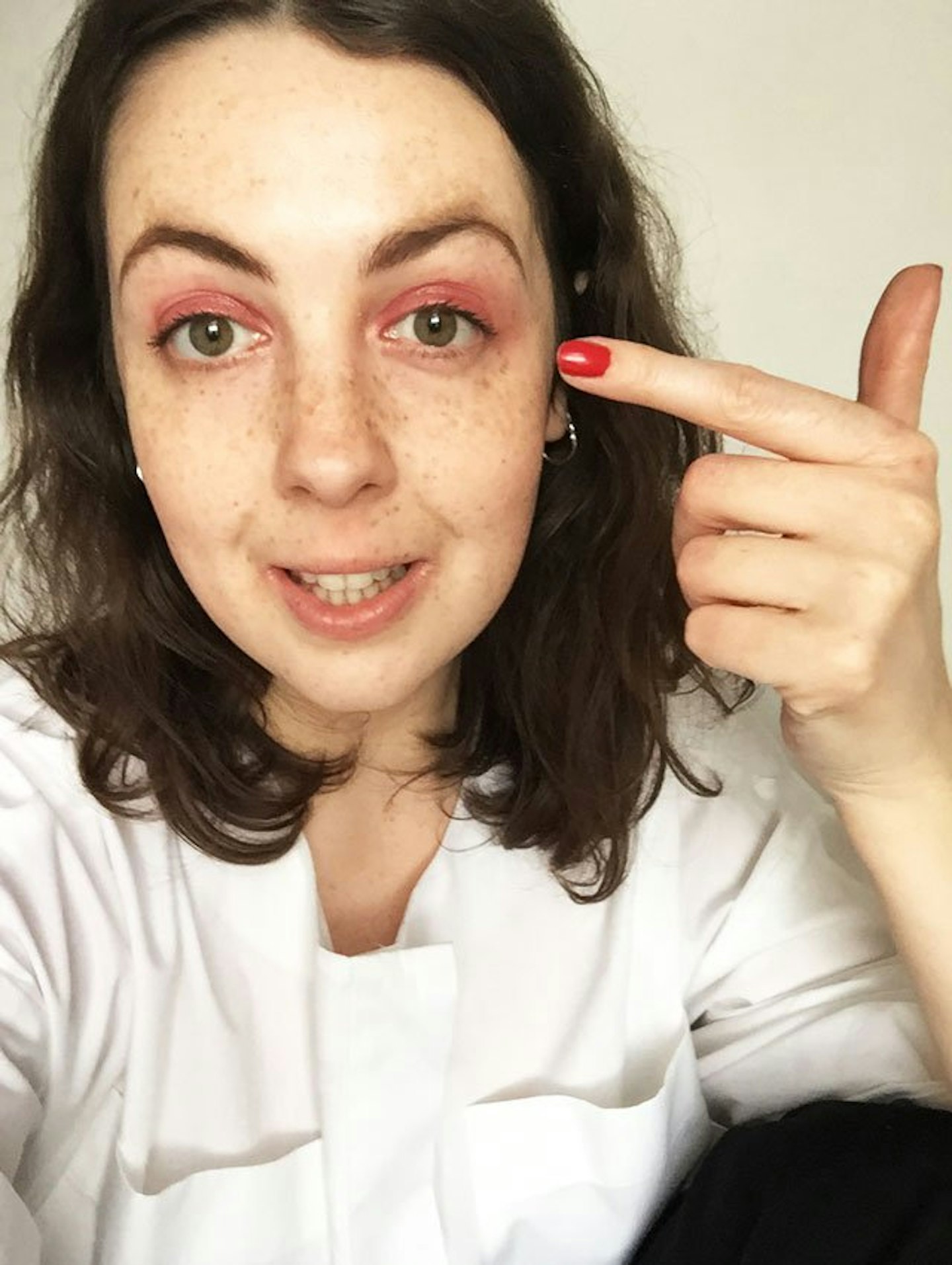 5 Weirdly Genius Vaseline Hacks eye gloss