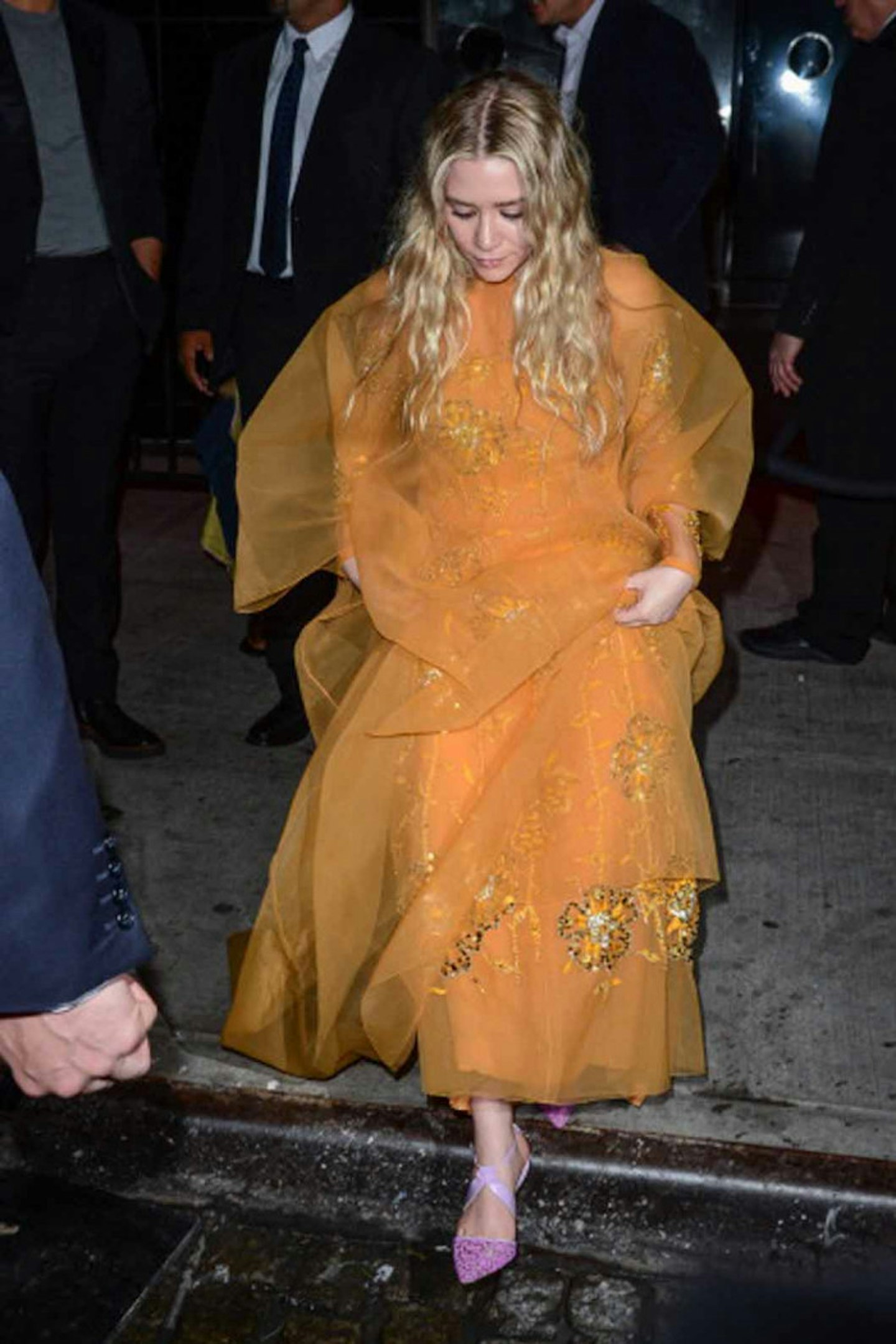Ashley Olsen style 2013 orange netted dress pink shoes