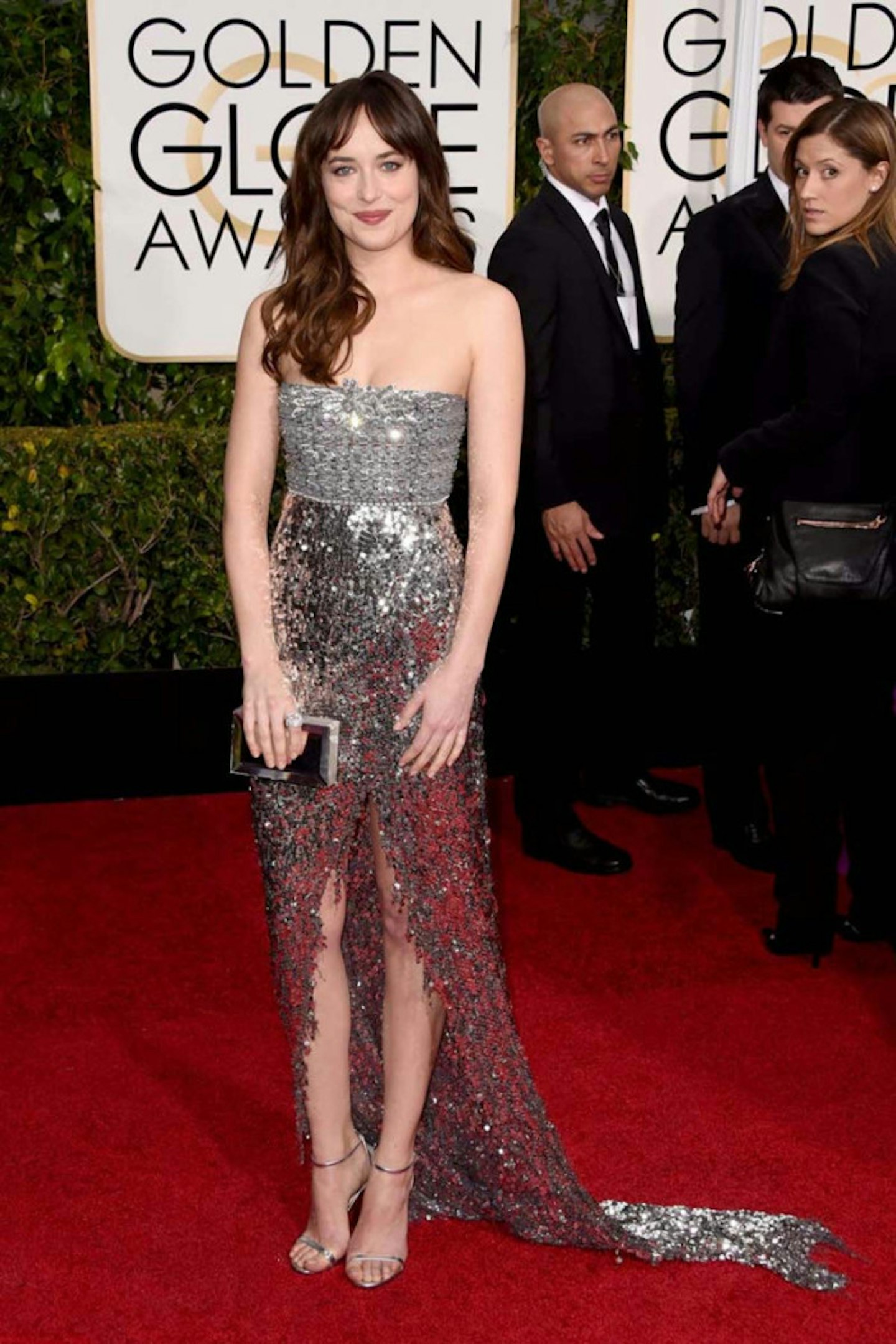 Dakota-Johnson-Chanel-Jimmy-Choo-Red-Carpet-Golden-Globes-2015