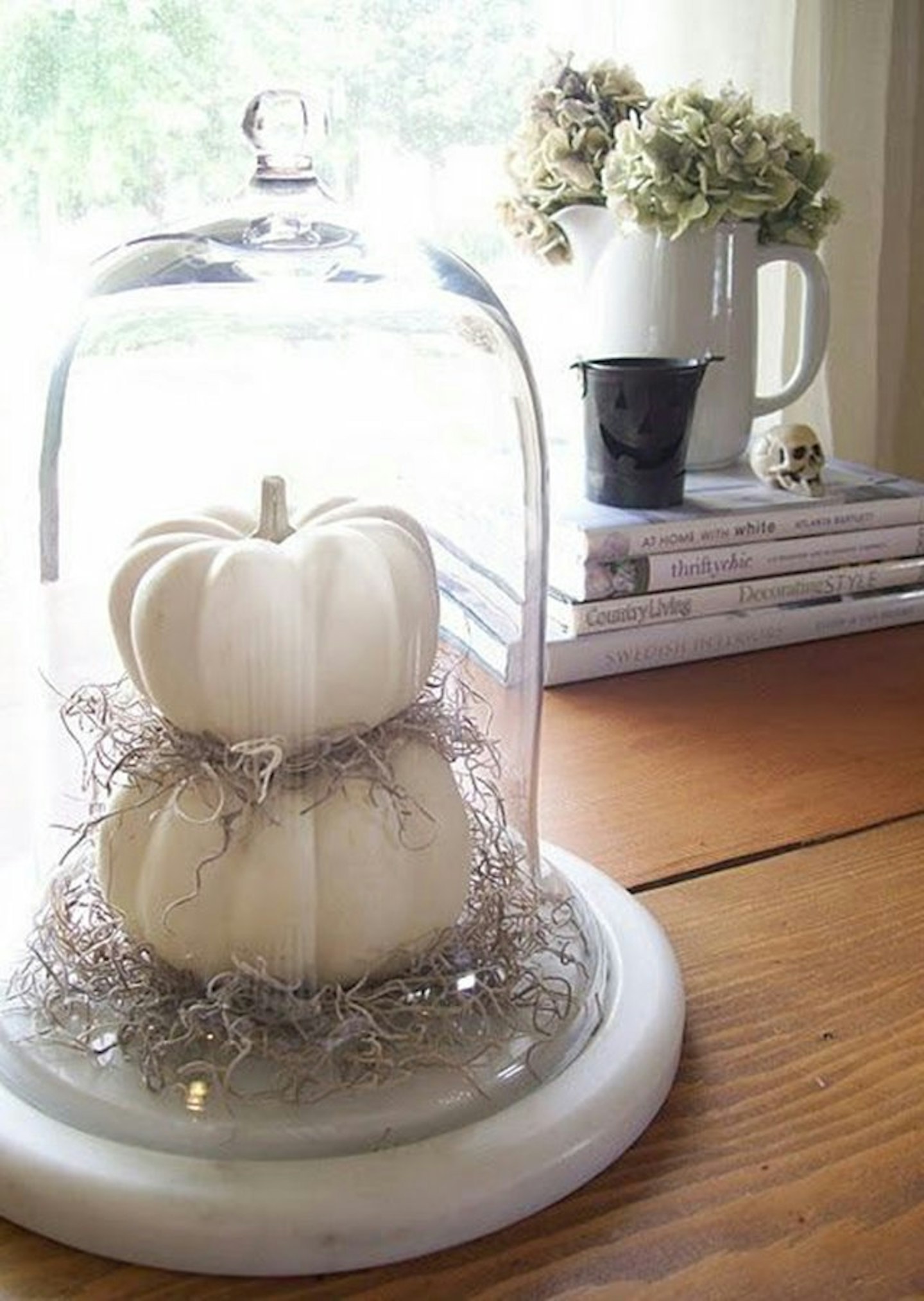 halloween-decor-inspiration-pinterest-white-pumpkins