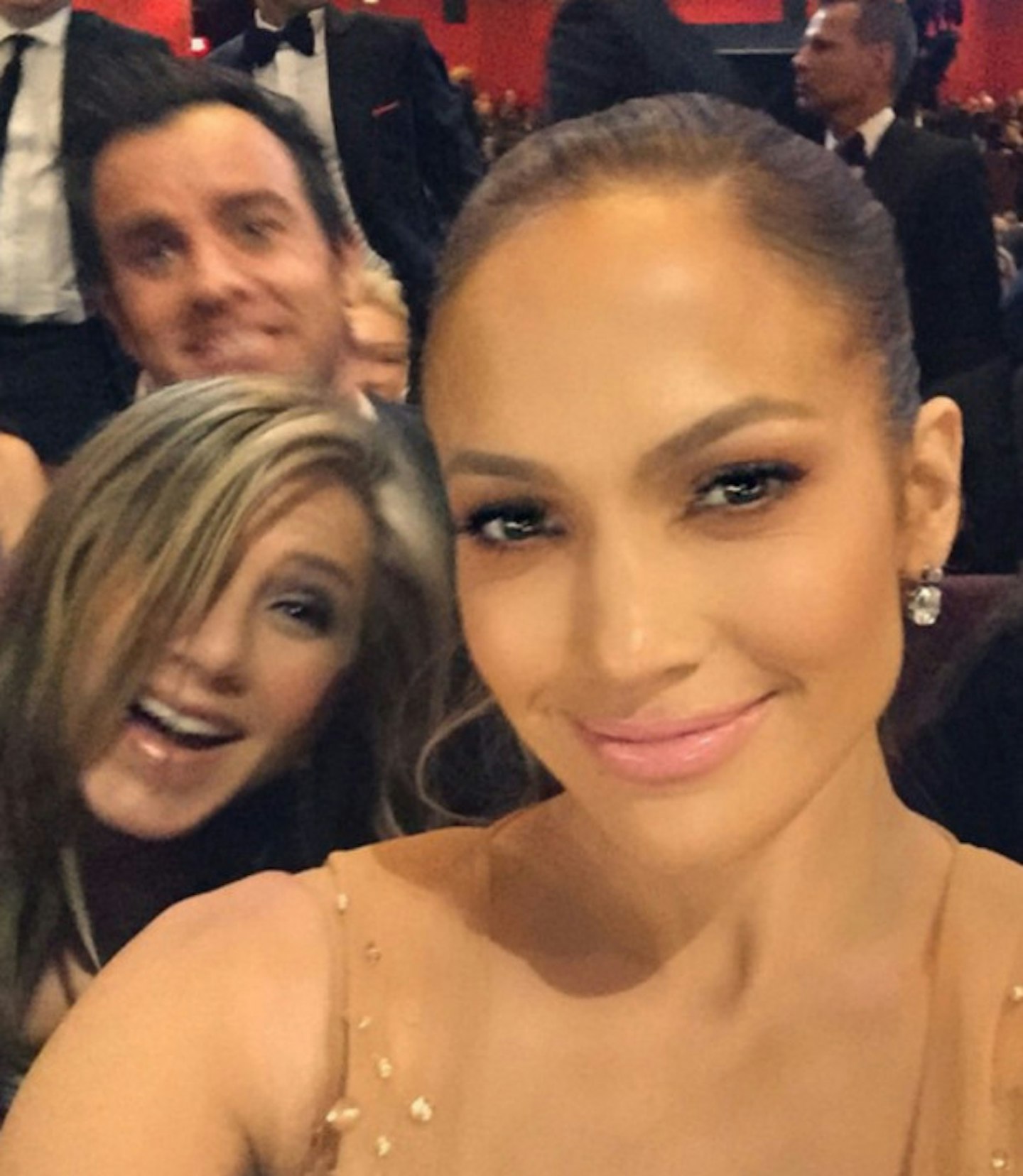 jennifer-aniston-jlo-photobomb-oscars-2015