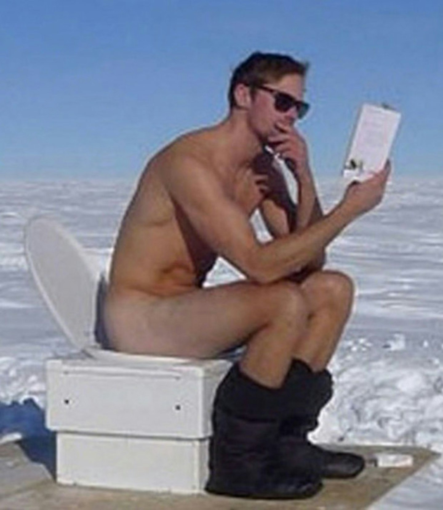 alexander-skarsgard-naked-snow-picture