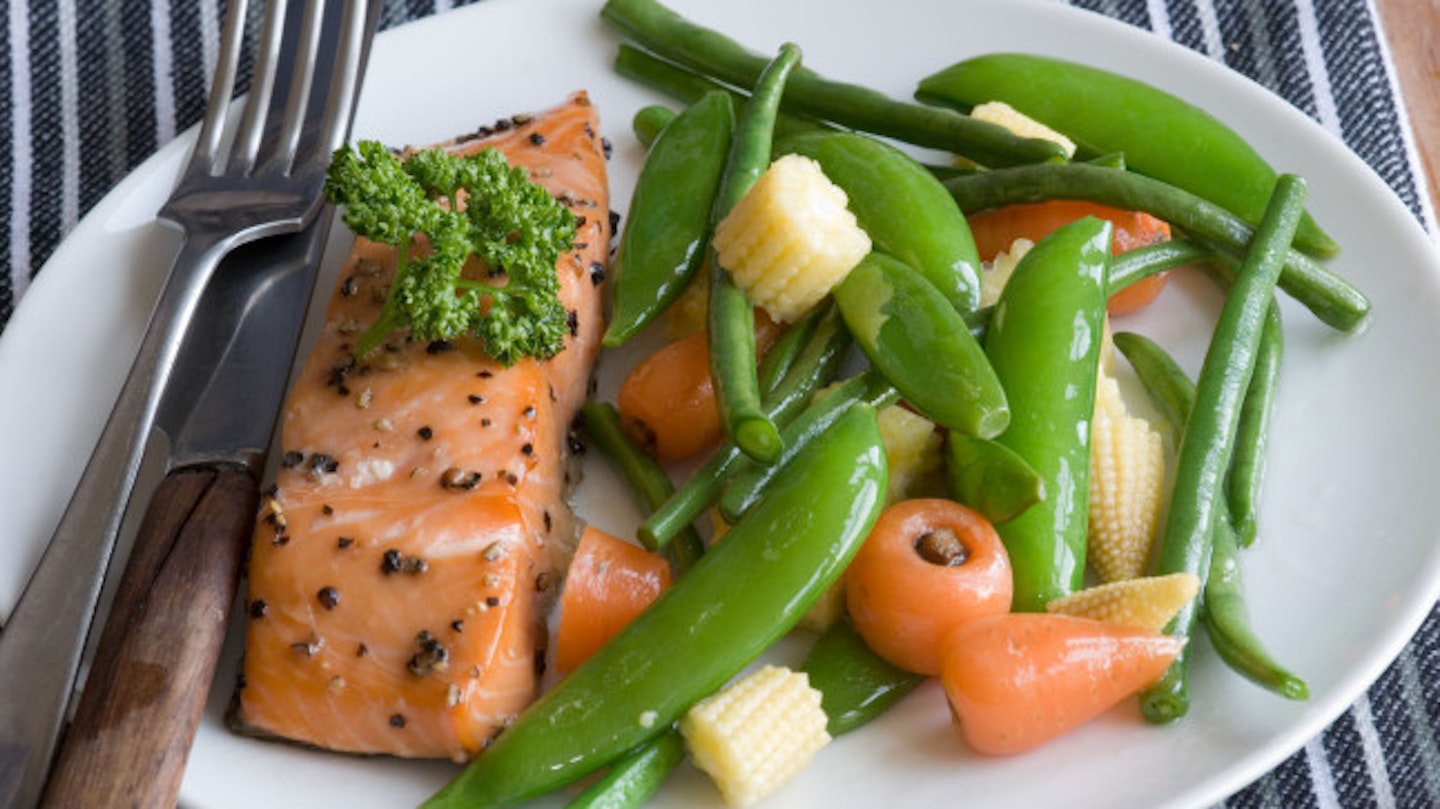 RECIPE: Grilled salmon with asparagus