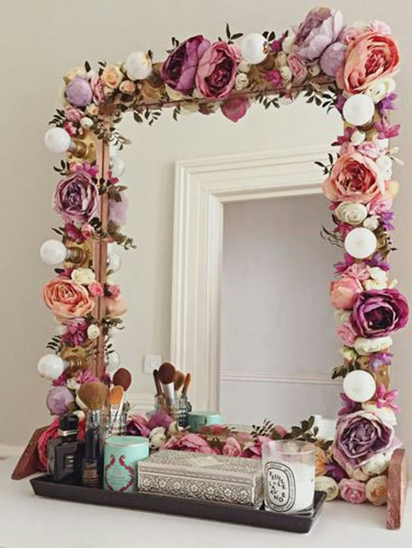 How To Set Up The Vanity Table Of Your Dreams Thanks To Pinterest