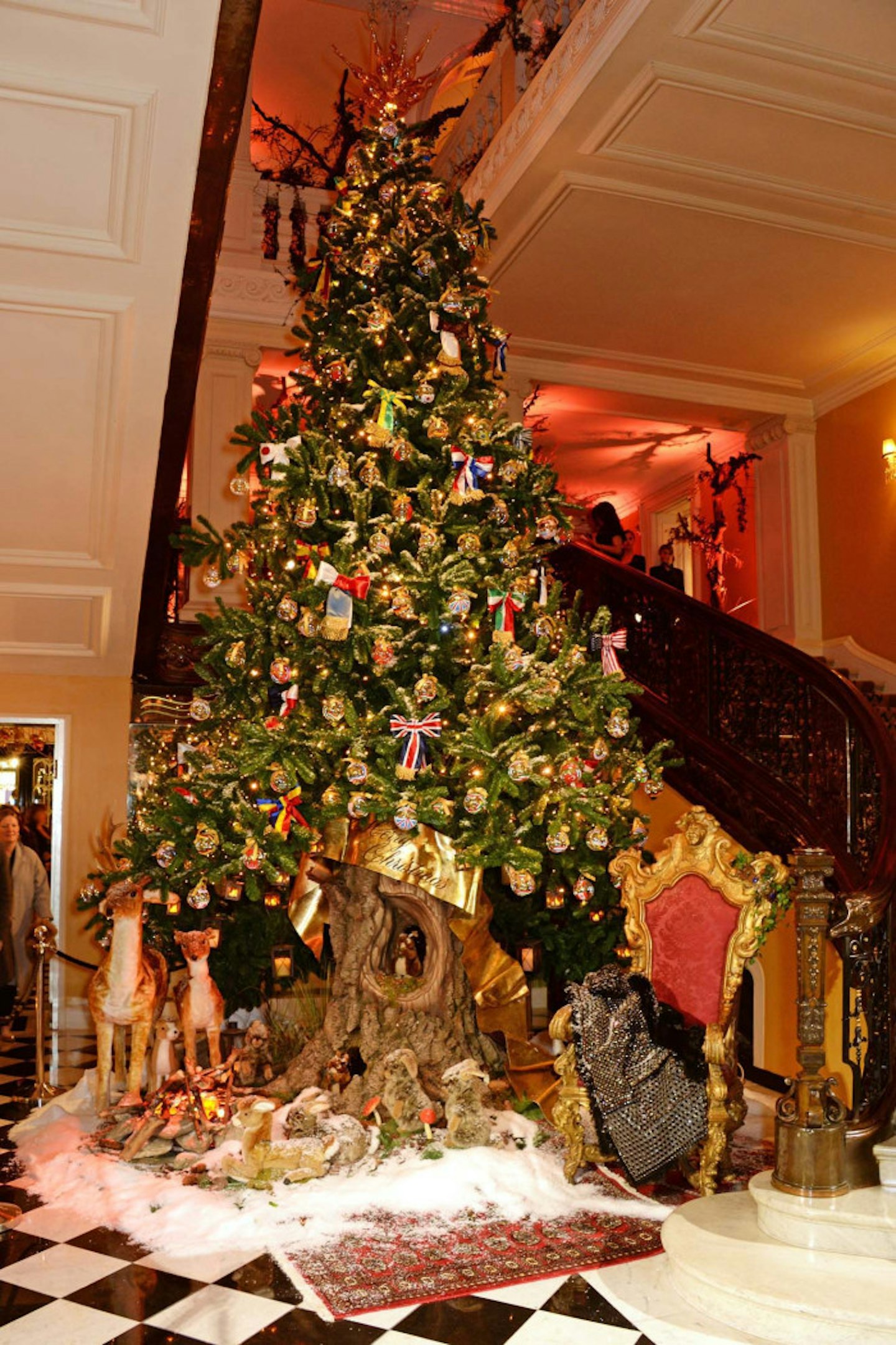 DMB-CLARIDGES_DOLCE_GABBANA_CHRISTMAS_TREE112