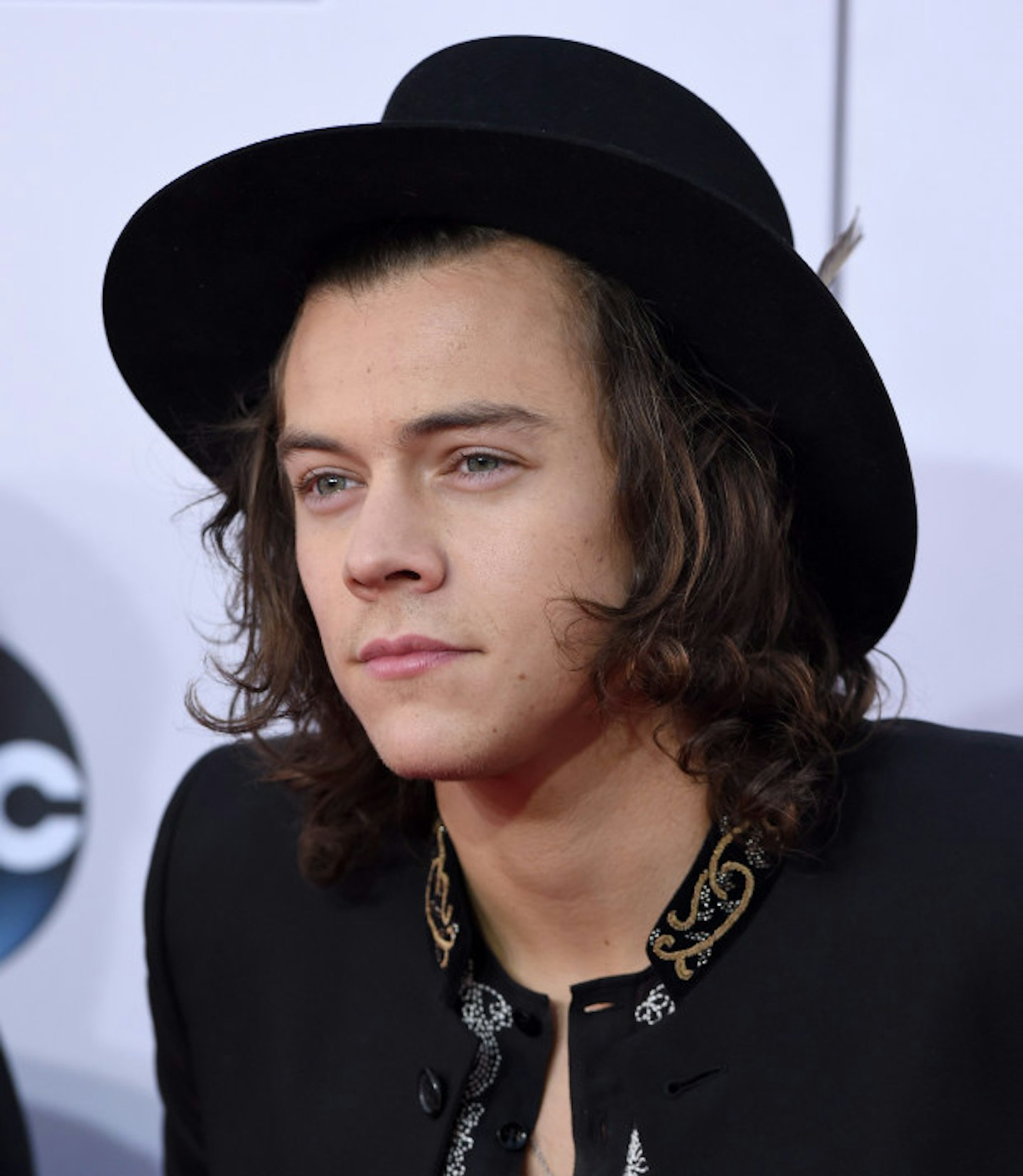 harry-styles-long-hair-black-hat