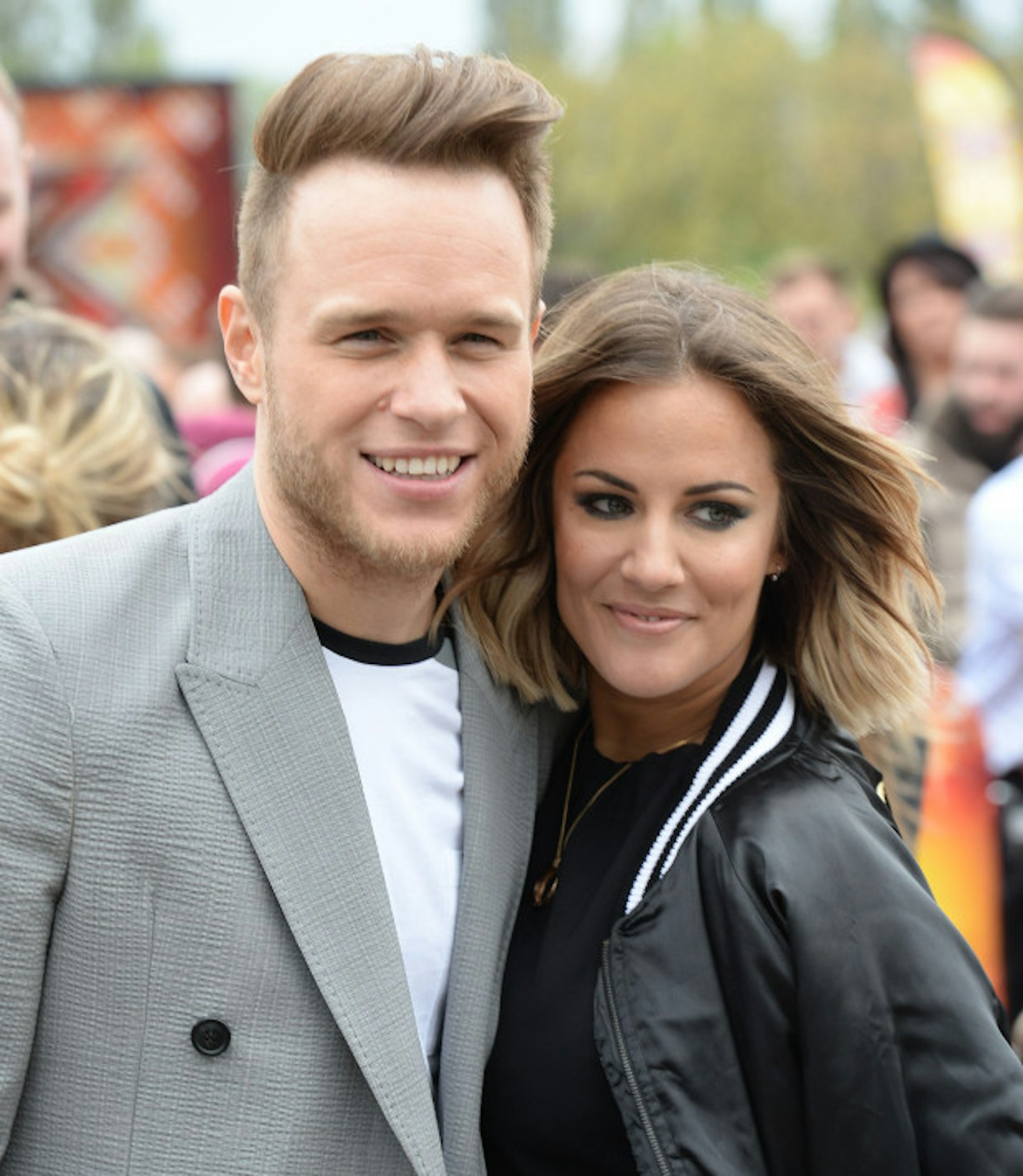 ollie-murs-caroline-flack-snuggle