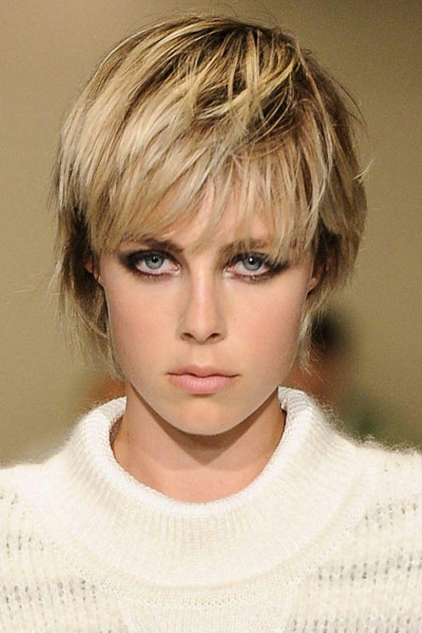 Make a statement like Edie Campbell