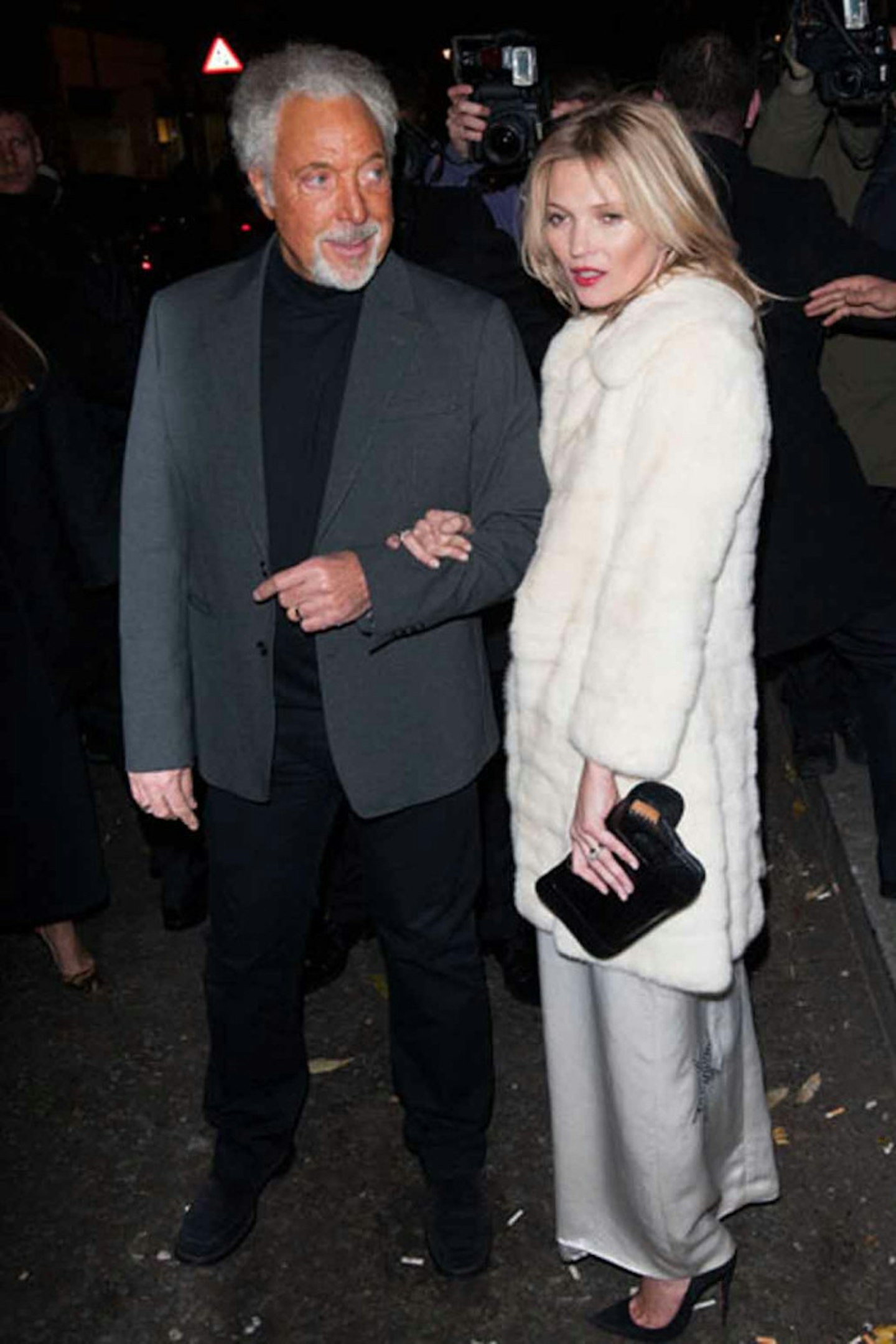 8Kate Moss style british fashion awards party white fur coat tom jones