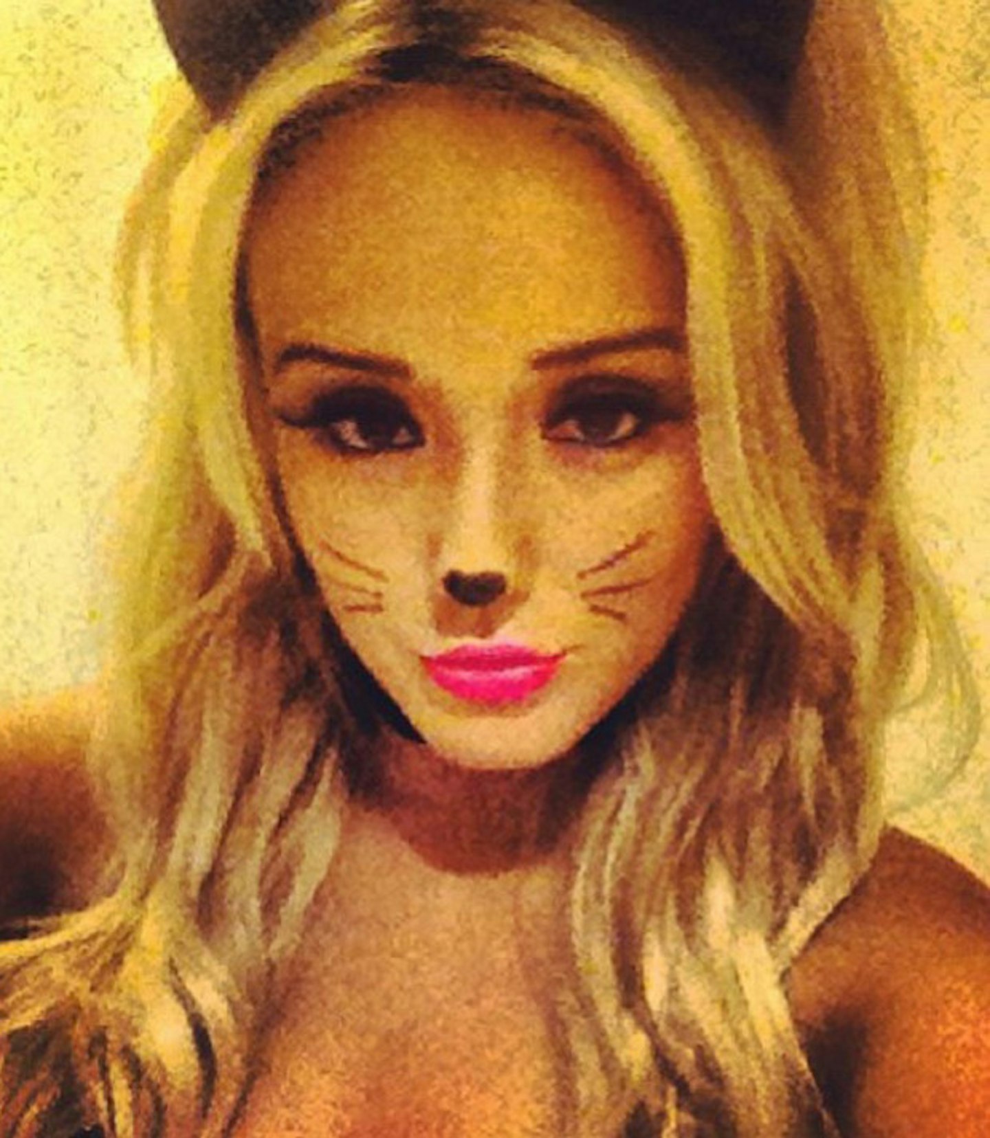 charlotte-crosby-geordie-shore-cat-picture