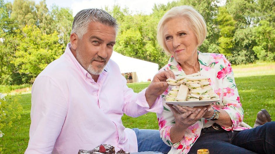 Mary Berry Los Ageless As She Stuns In Same NTA Dress She Wore 11 Years Ago - Foto 5