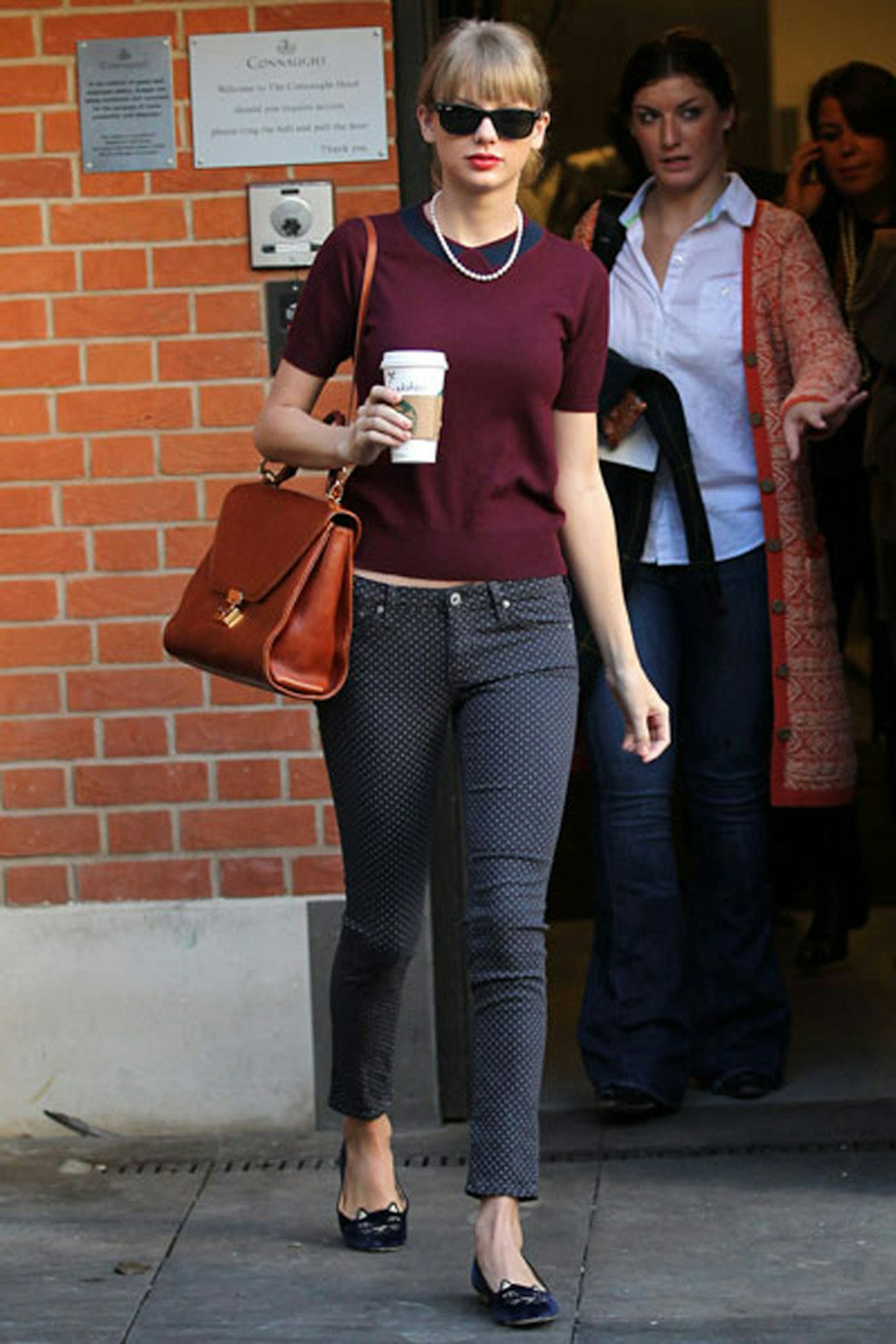 Taylor Swift leaving her hotel in London - 4 October 2012
