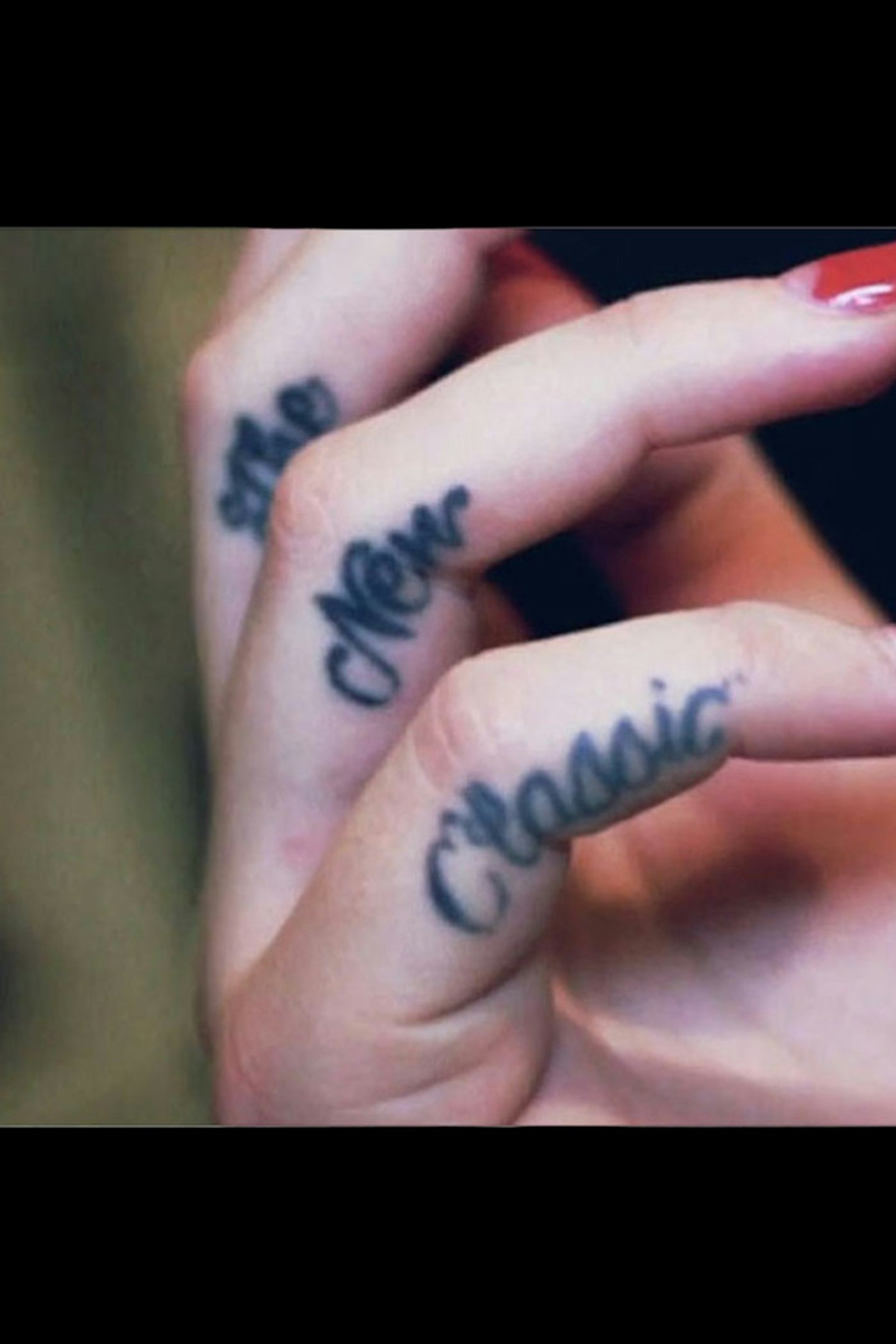iggy-azalea-the-new-classic-finger-tattoo