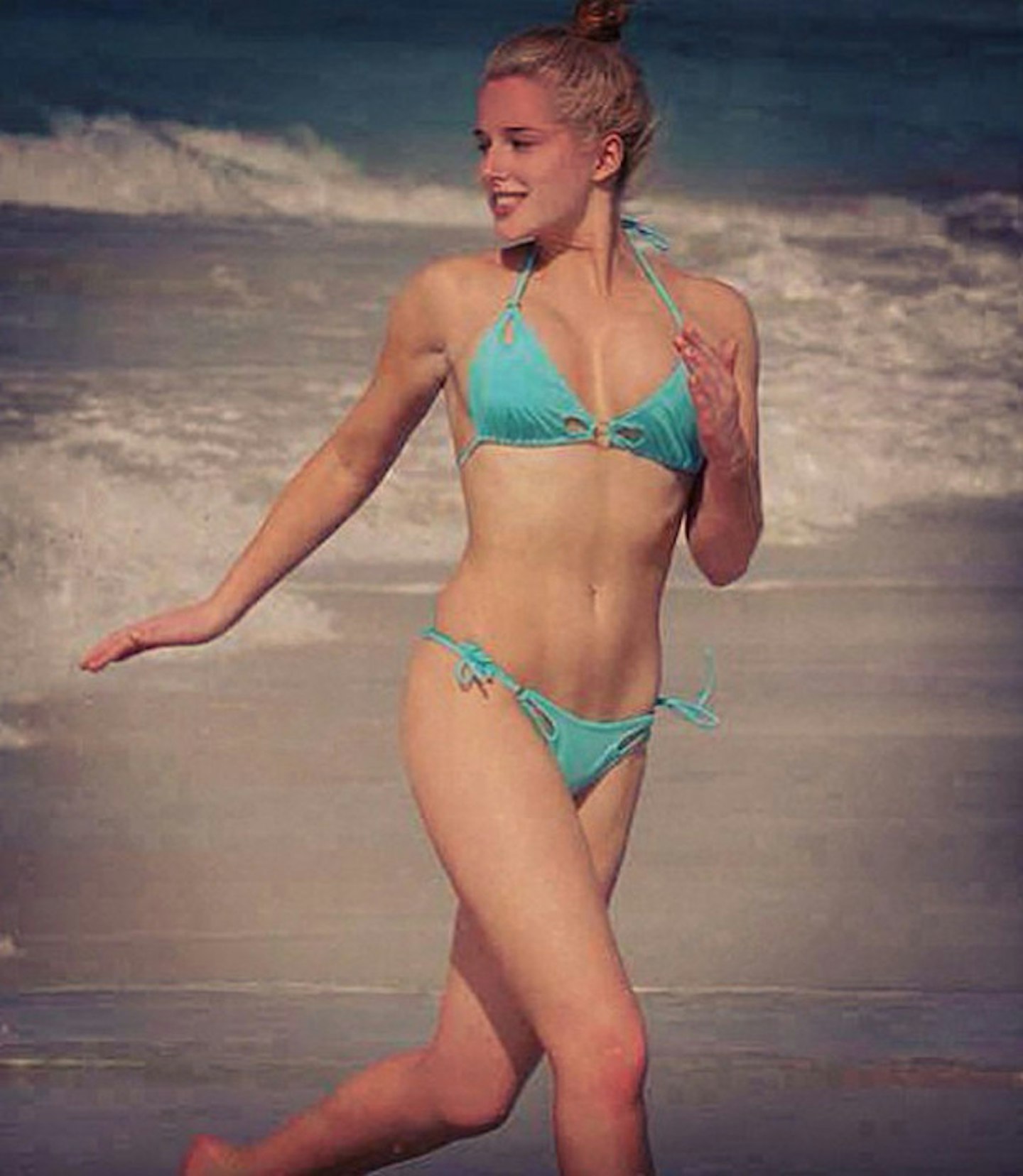 Helen-Flanagan-running-on-beach