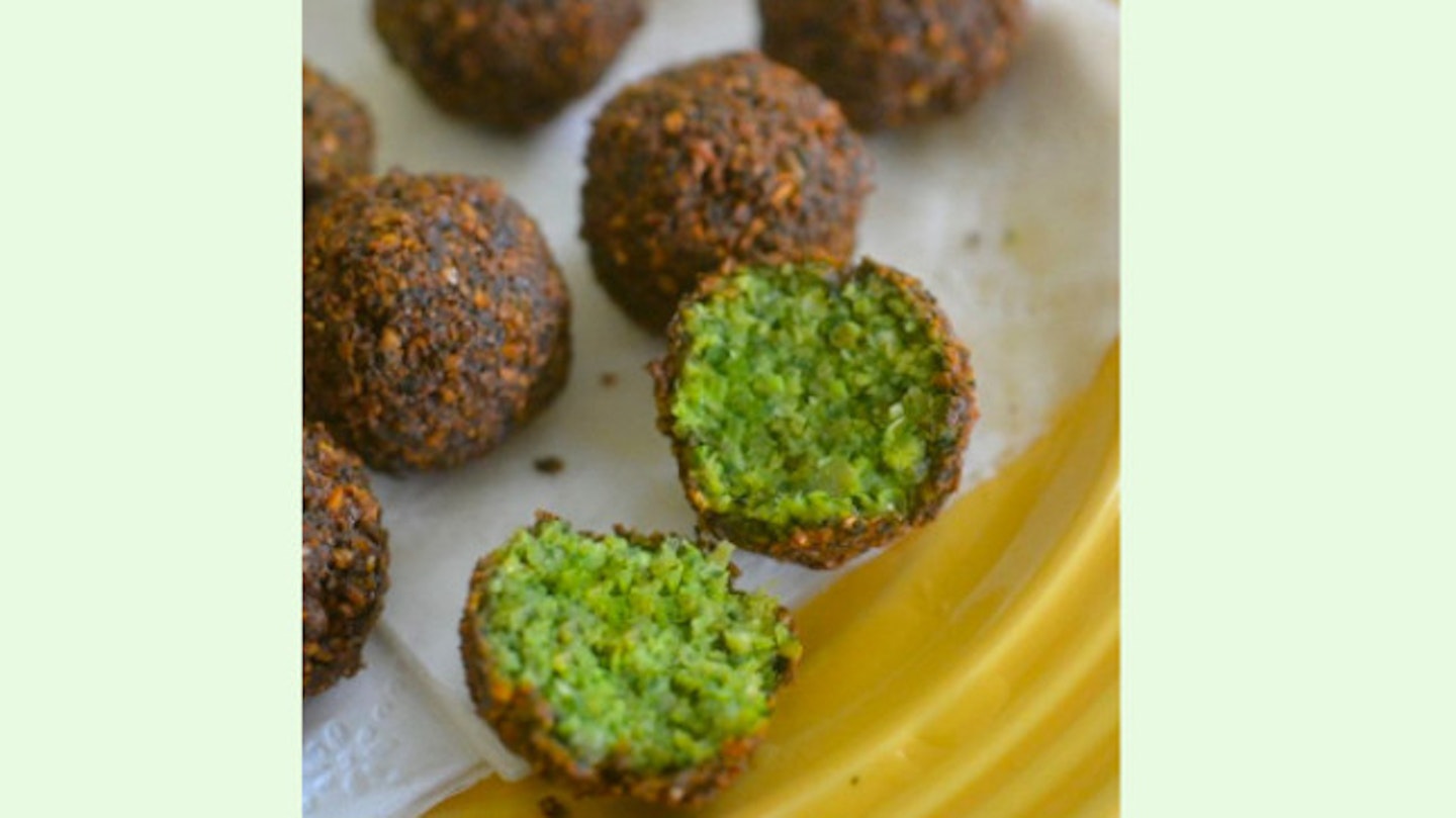 Lunch – Herb salad with falafel & low-fat hummus