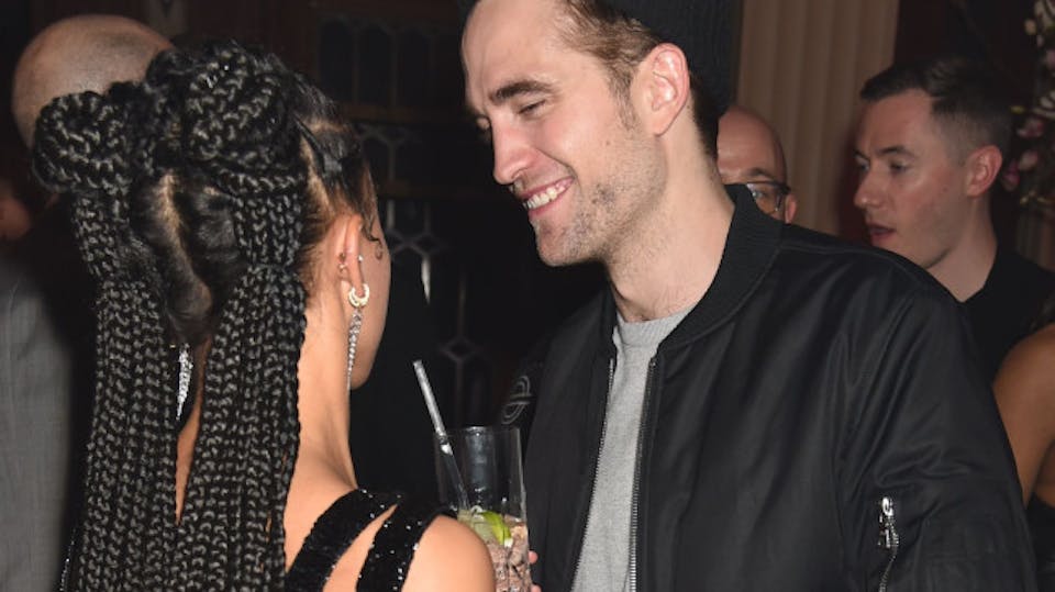 Robert Pattinson S Fiancée Fka Twigs Shows Off Engagement Ring In Naked Selfie Click To See
