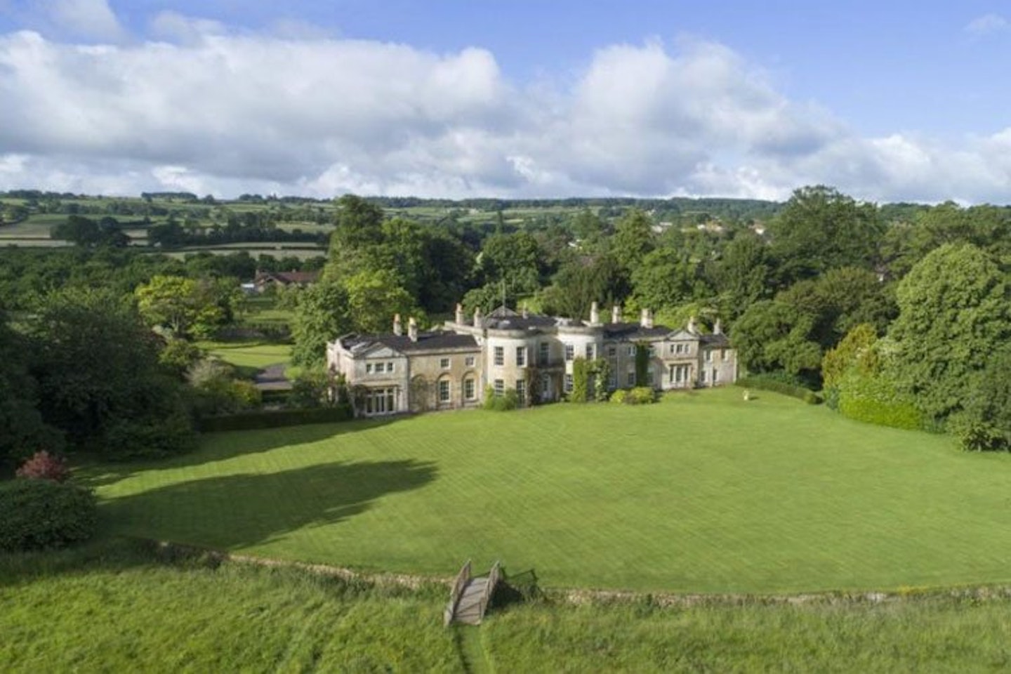 Great-British-Bake-Off-mansion-for-sale-2