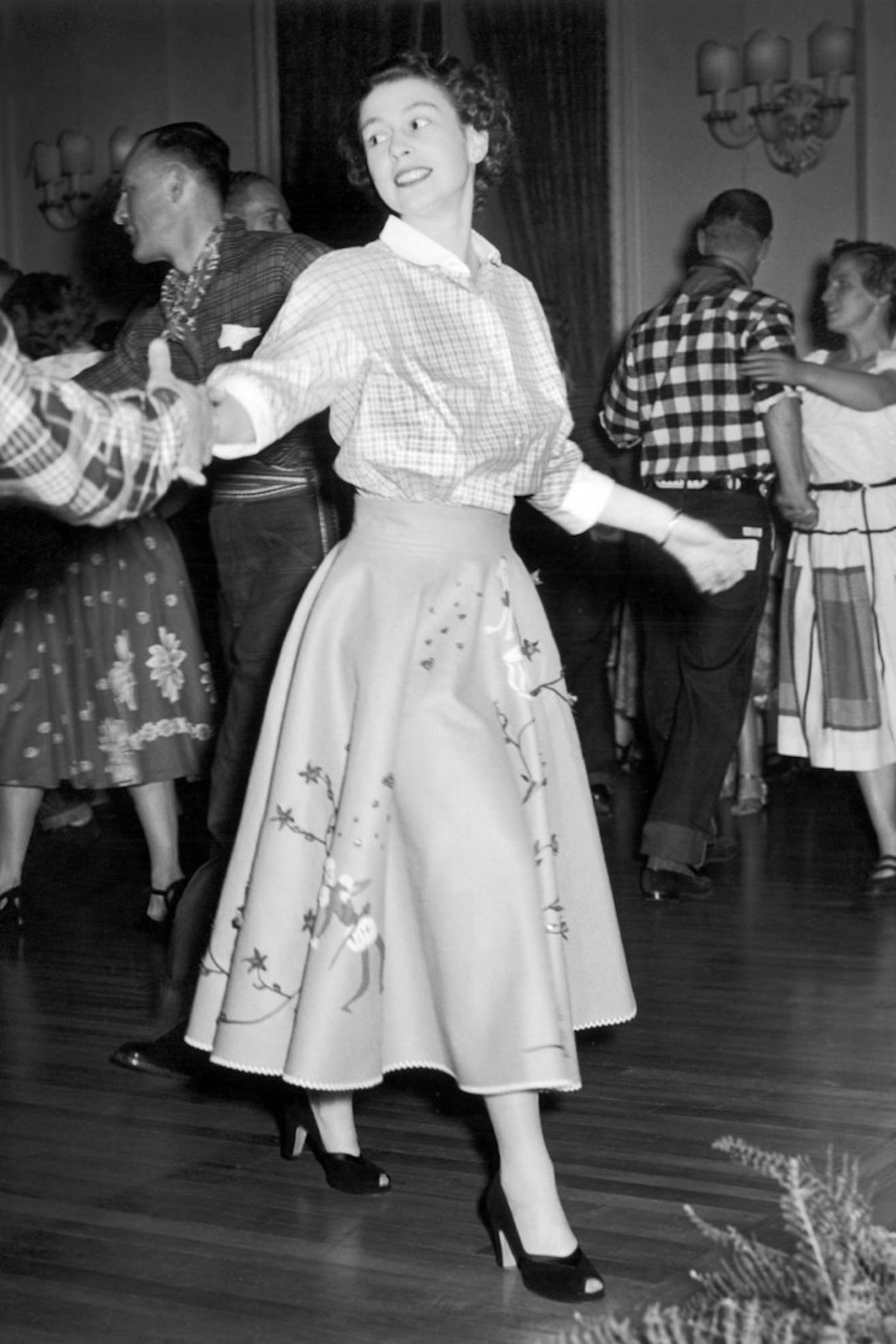 Accentuate that waist ladies, and always dress to a theme, here is me dressing for a barn dance.