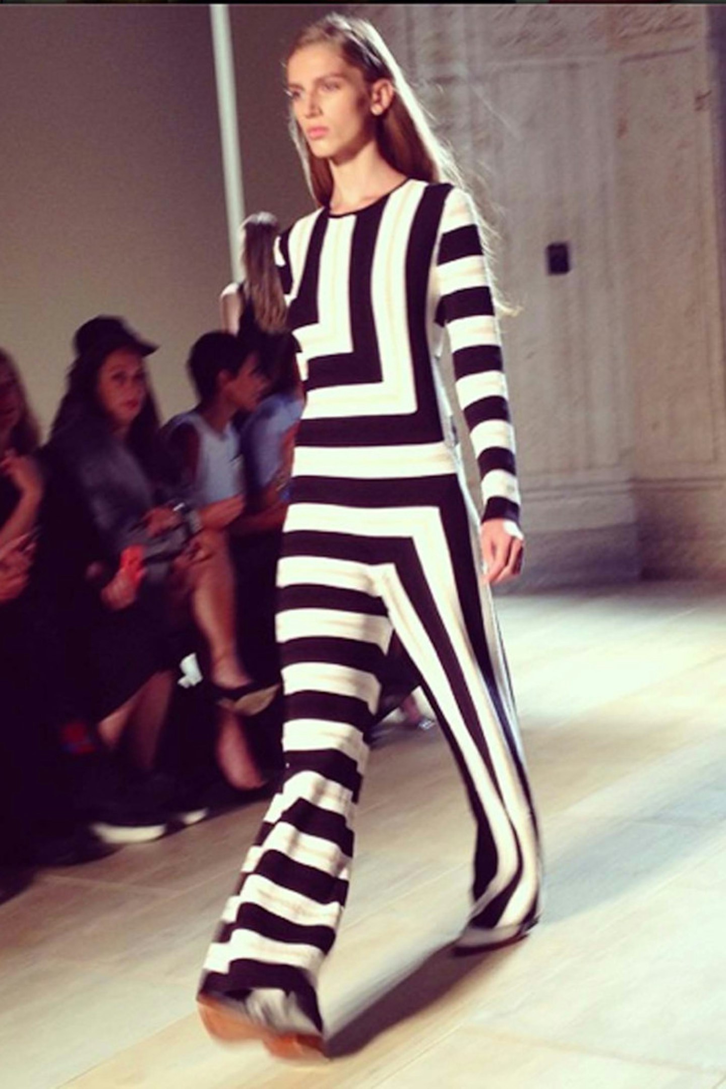 @Katherinegrazia A serious #cosygirl claasic - @victoriabeckham take on loungewear, just chicer