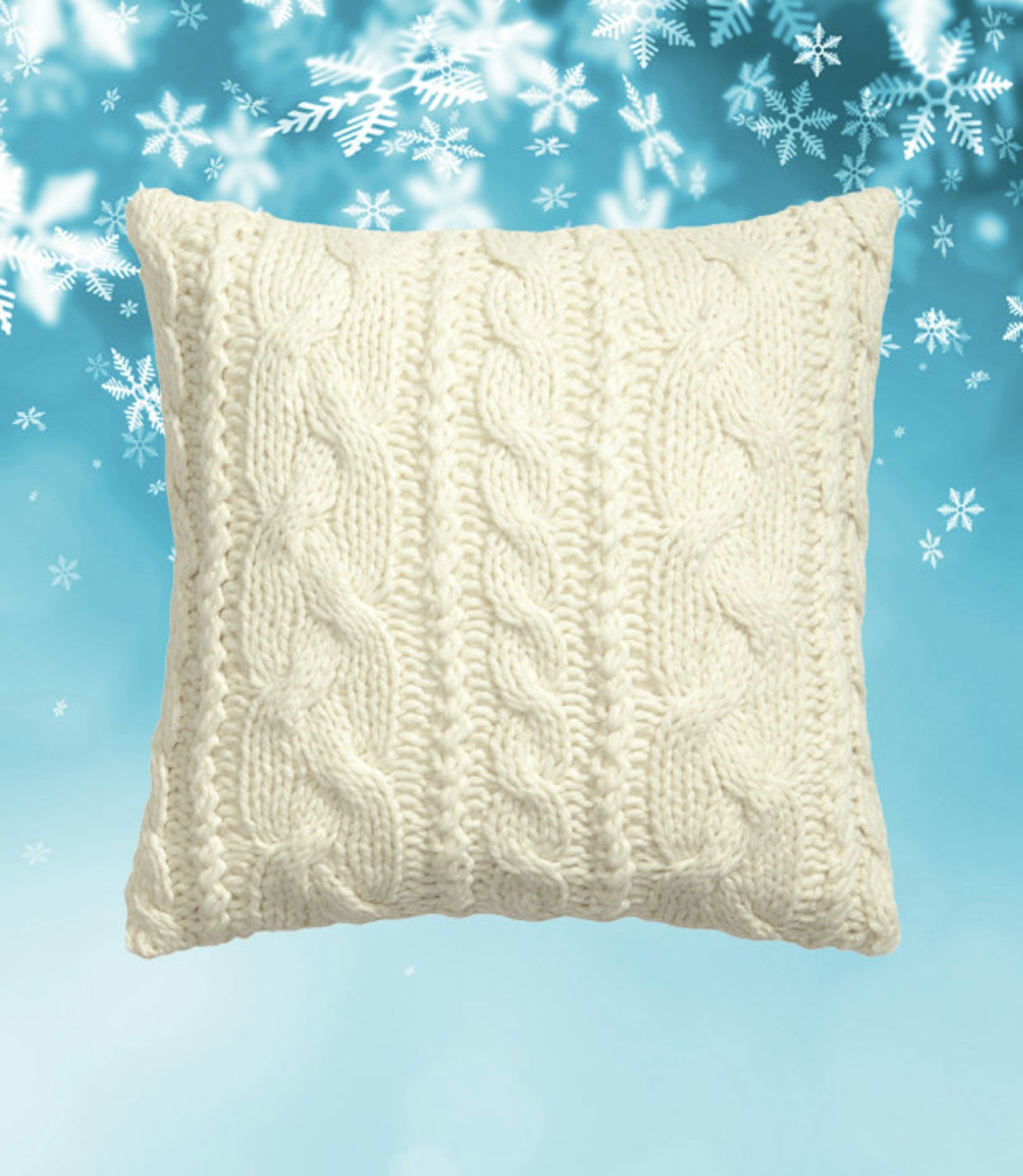 cosy-christmas-days-hm-cream-cable-knit-cushion