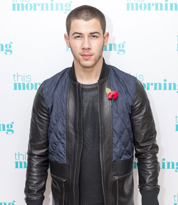 Nick Jonas shares sweaty TBT photo of him and “first crush” Miley Cyrus(02)