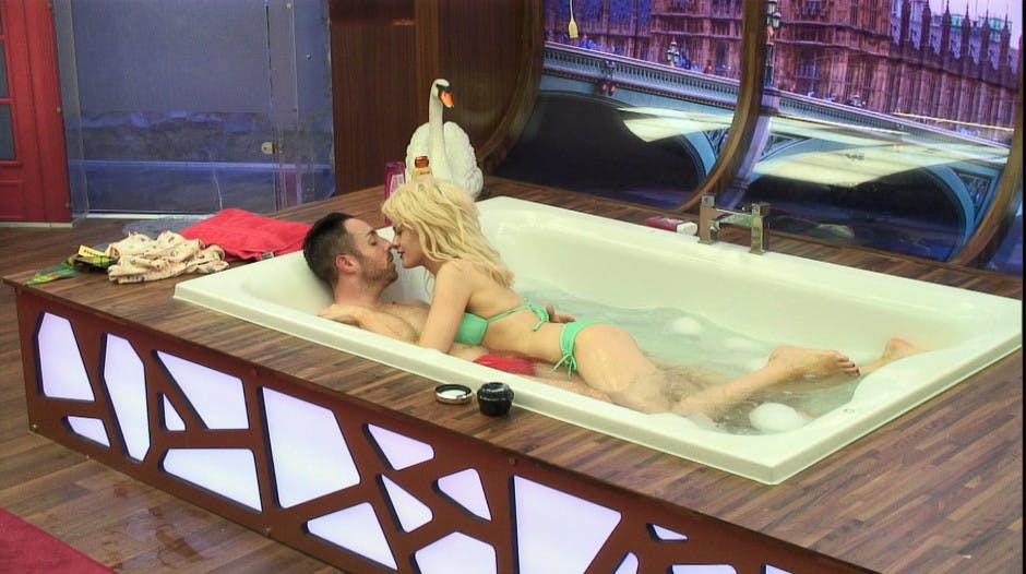 CBBs Chloe Jasmine and Stevi Ritchie MAKE OUT in the hot
