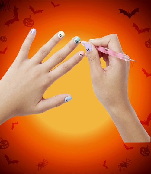 Claires Halloween 2022 Nail It For The Weekend A Step By Step Guide To Claire S Halloween Skull Mani Hair Beauty Heat