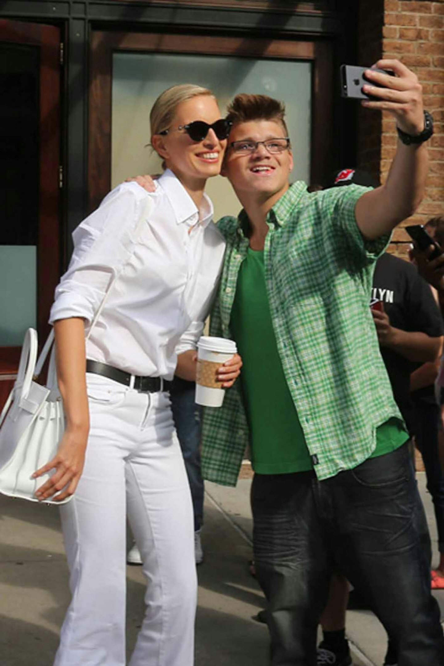 celeb selfie bomb 11
